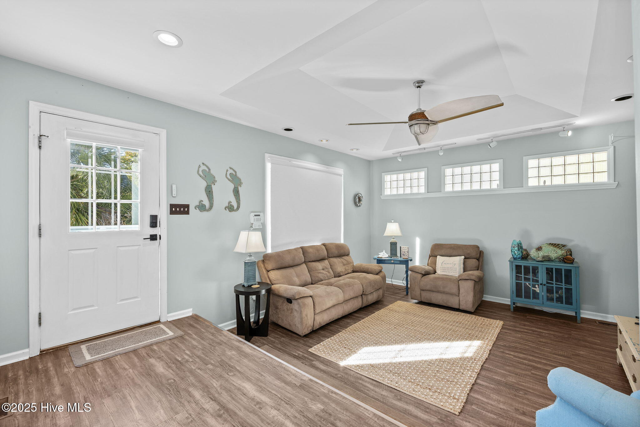 100542454 | Photo 18