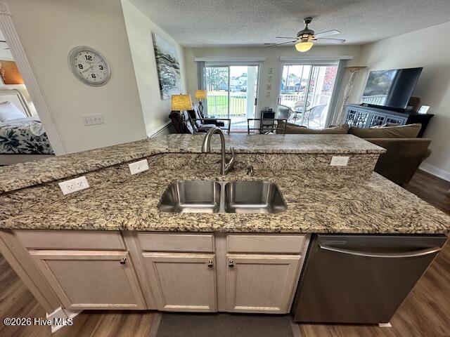 100560957 | Photo 14