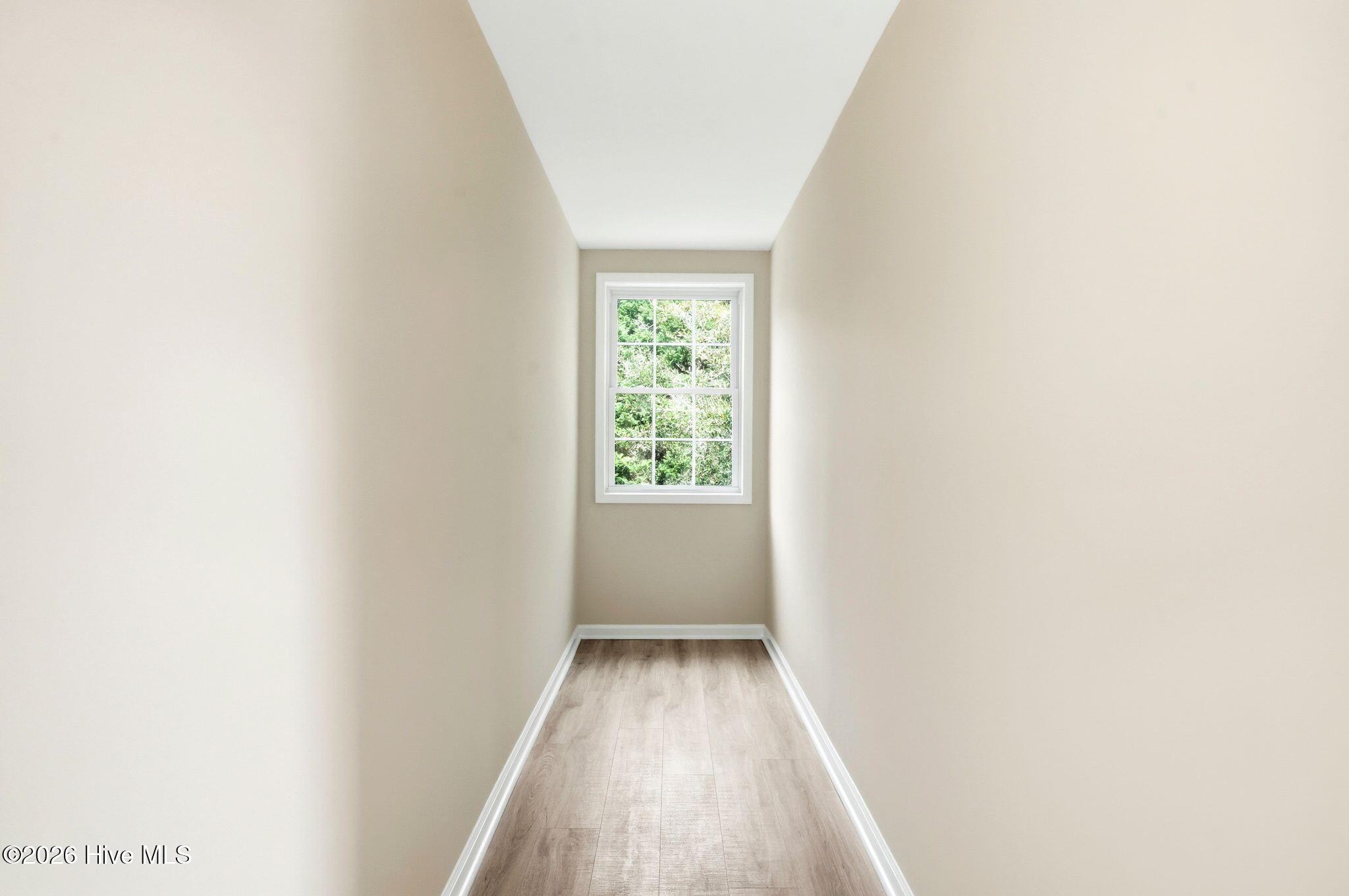 100563594 | Photo 51