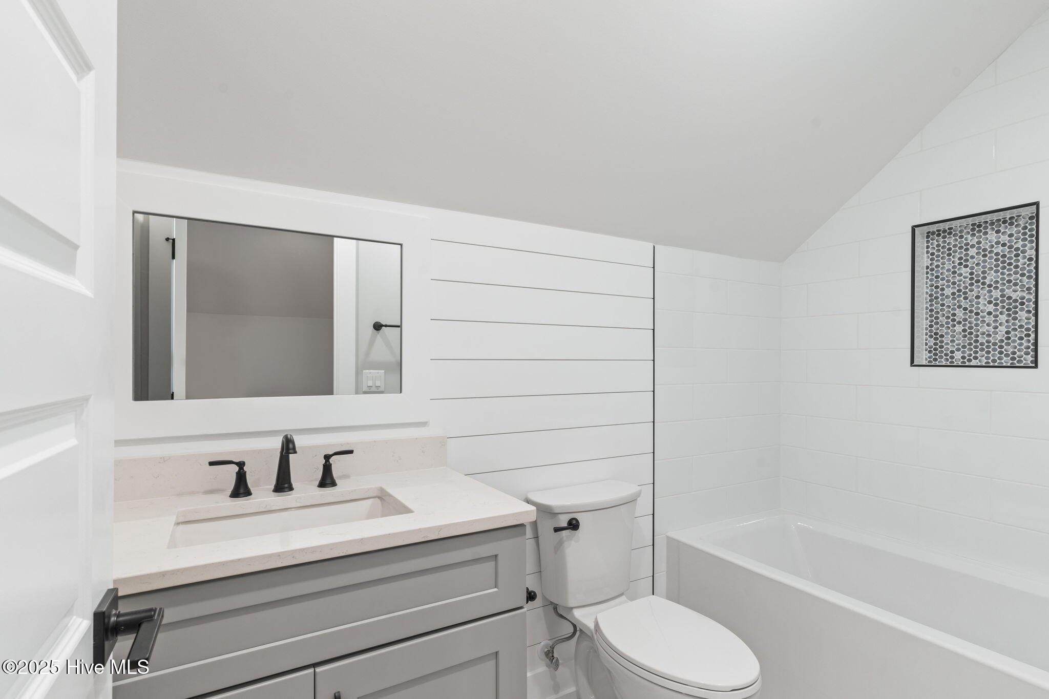 100479579 | Photo 46