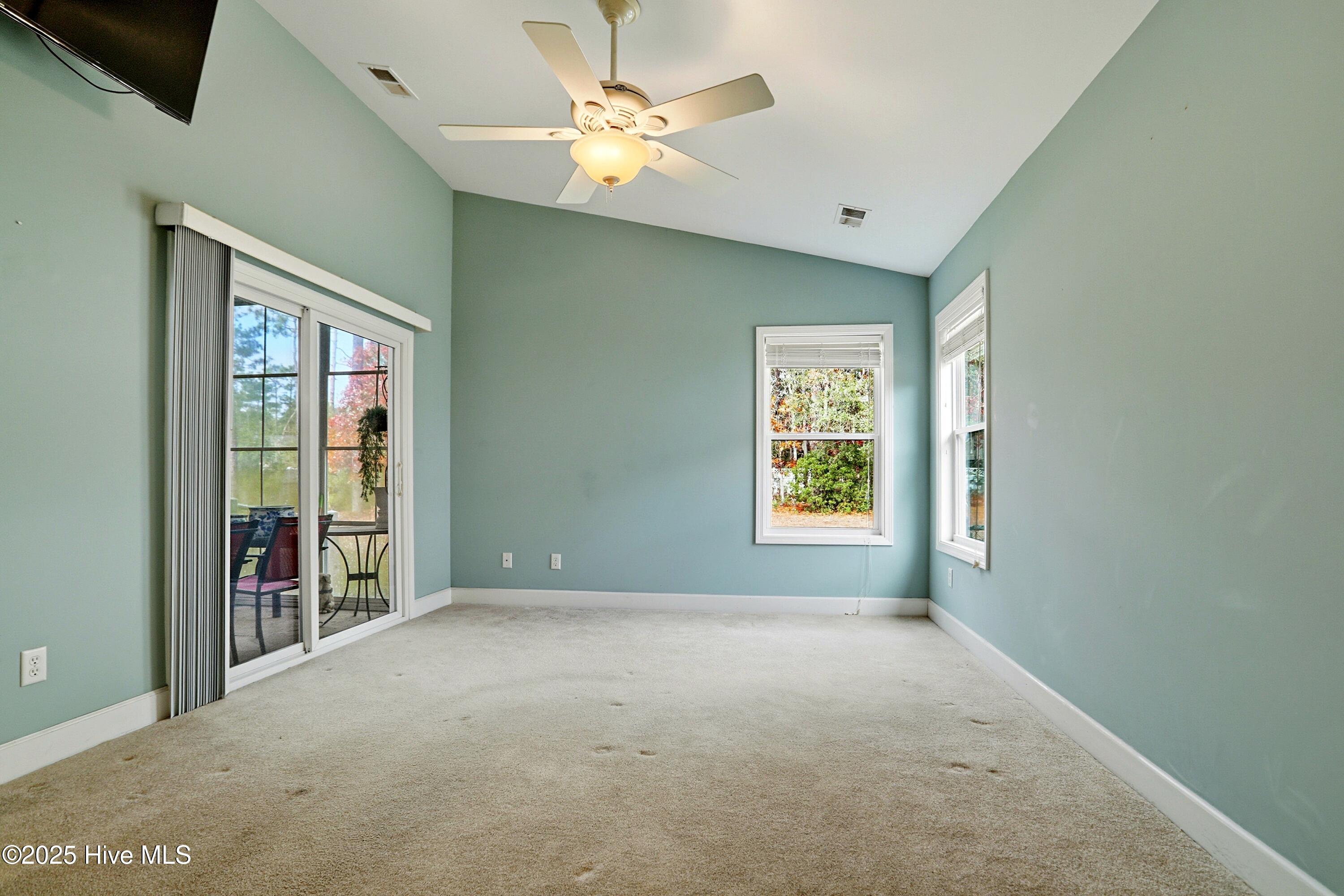 100543603 | Photo 18