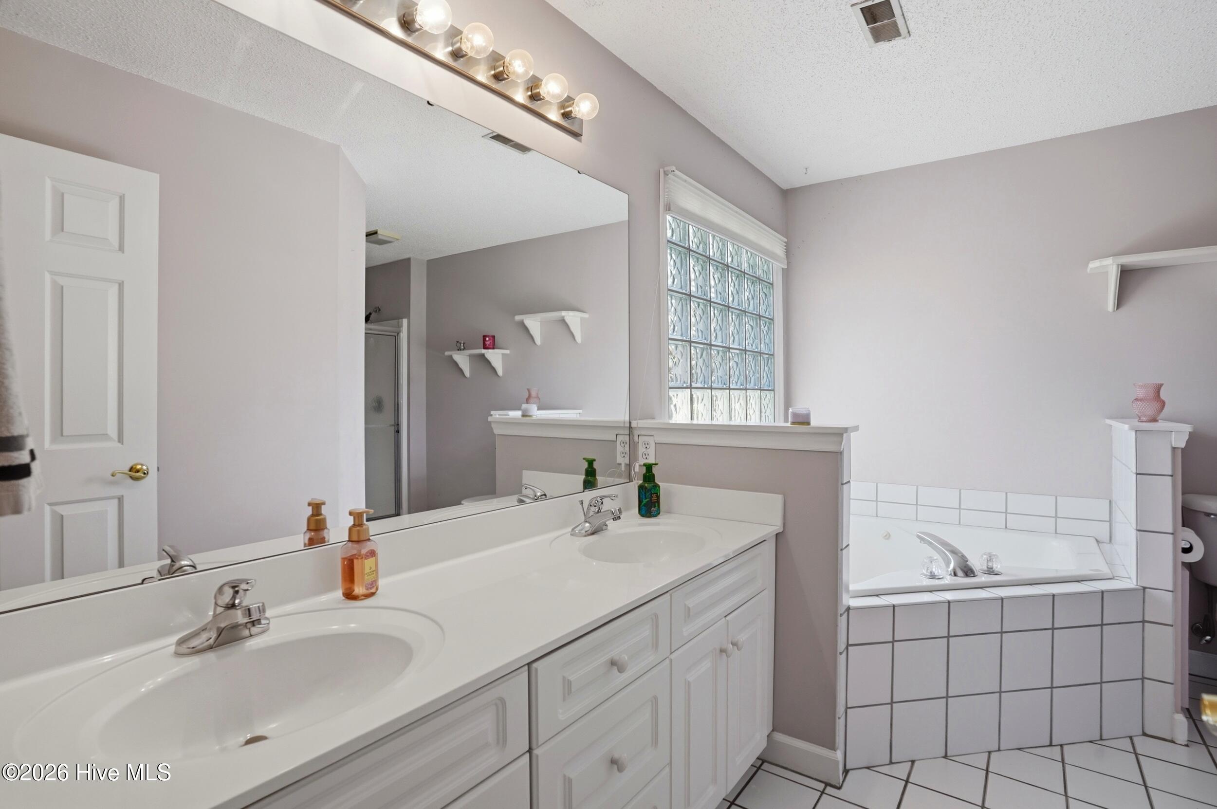 100559027 | Photo 18