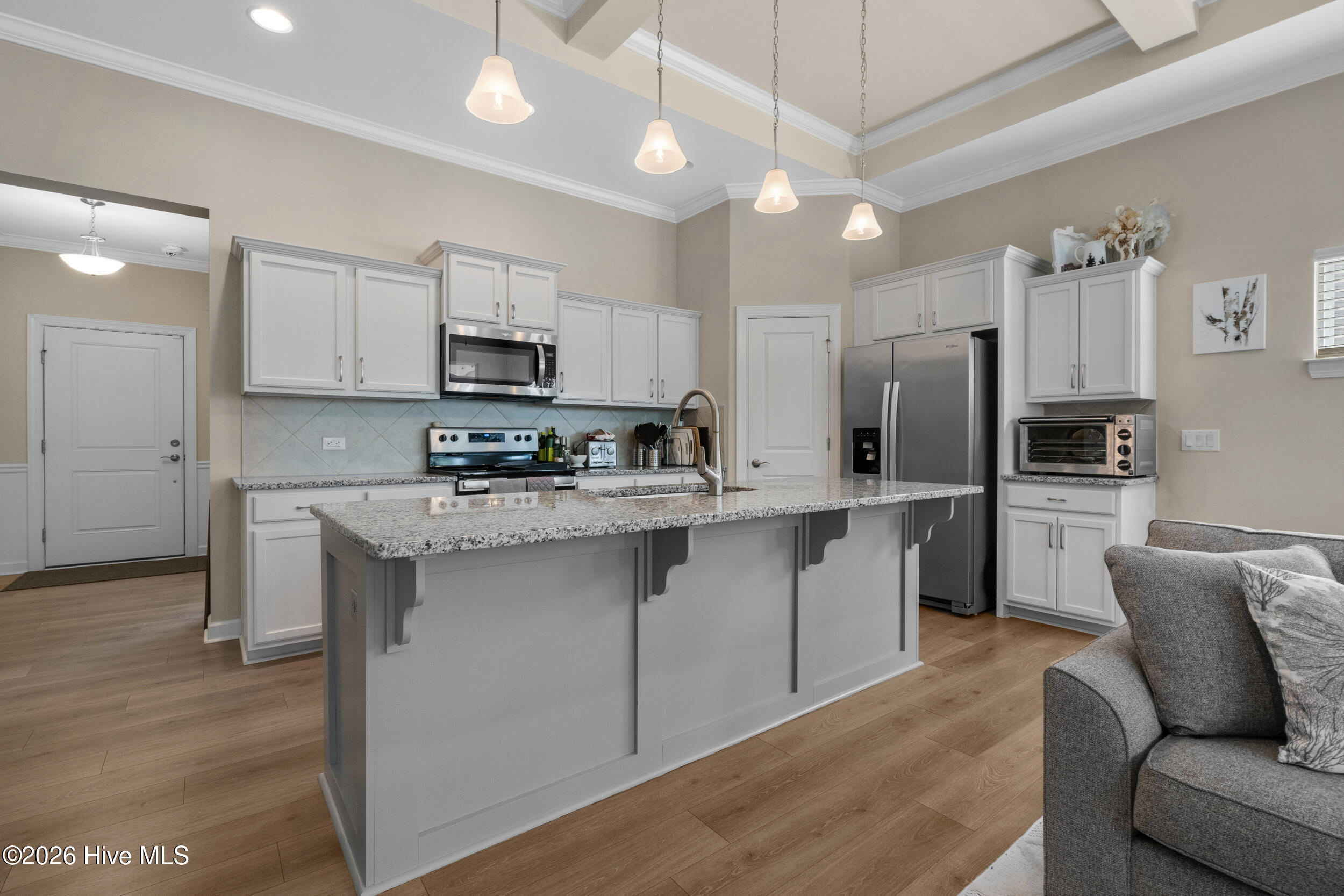 100563305 | Photo 13