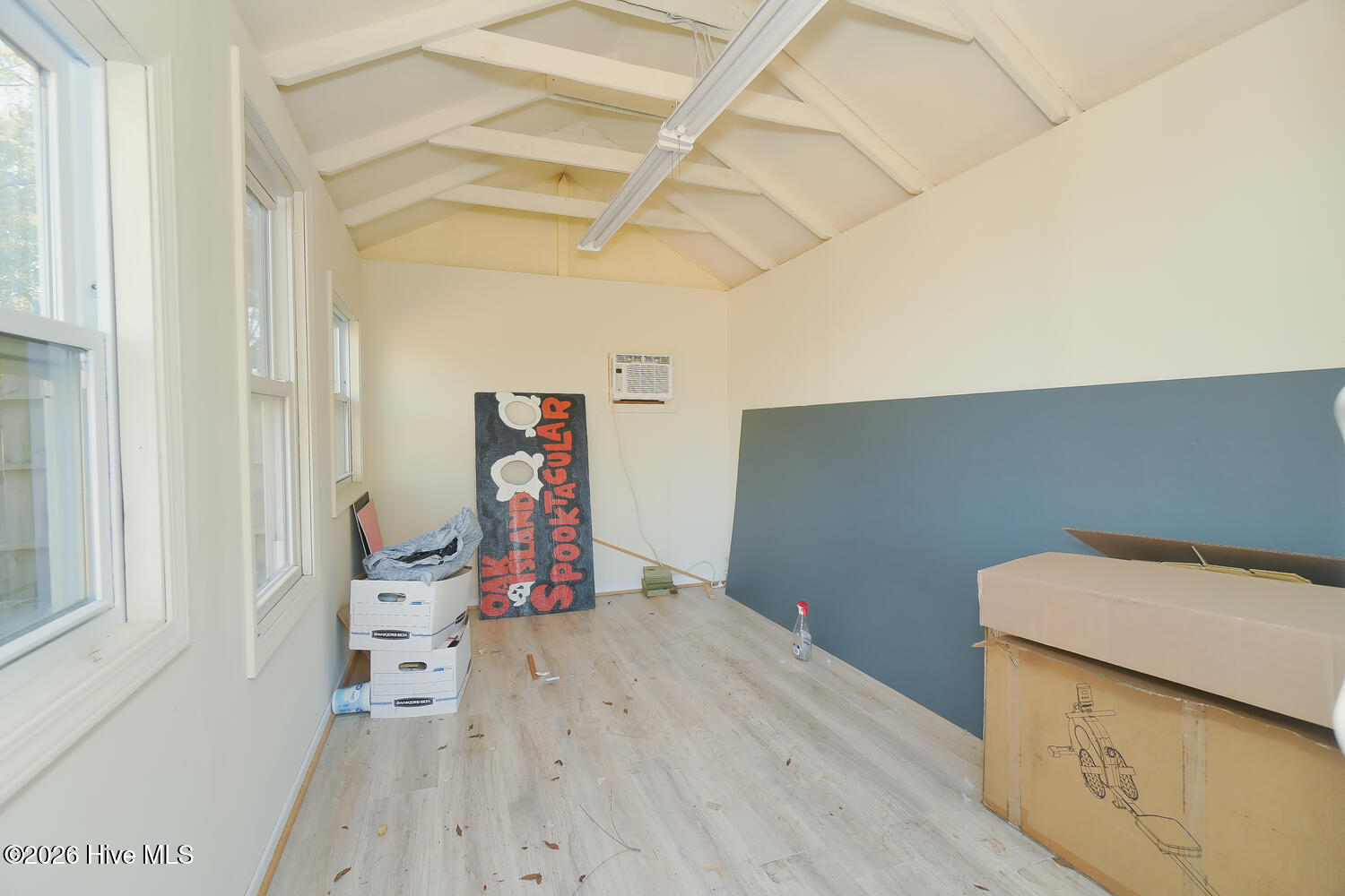 100546662 | Photo 15