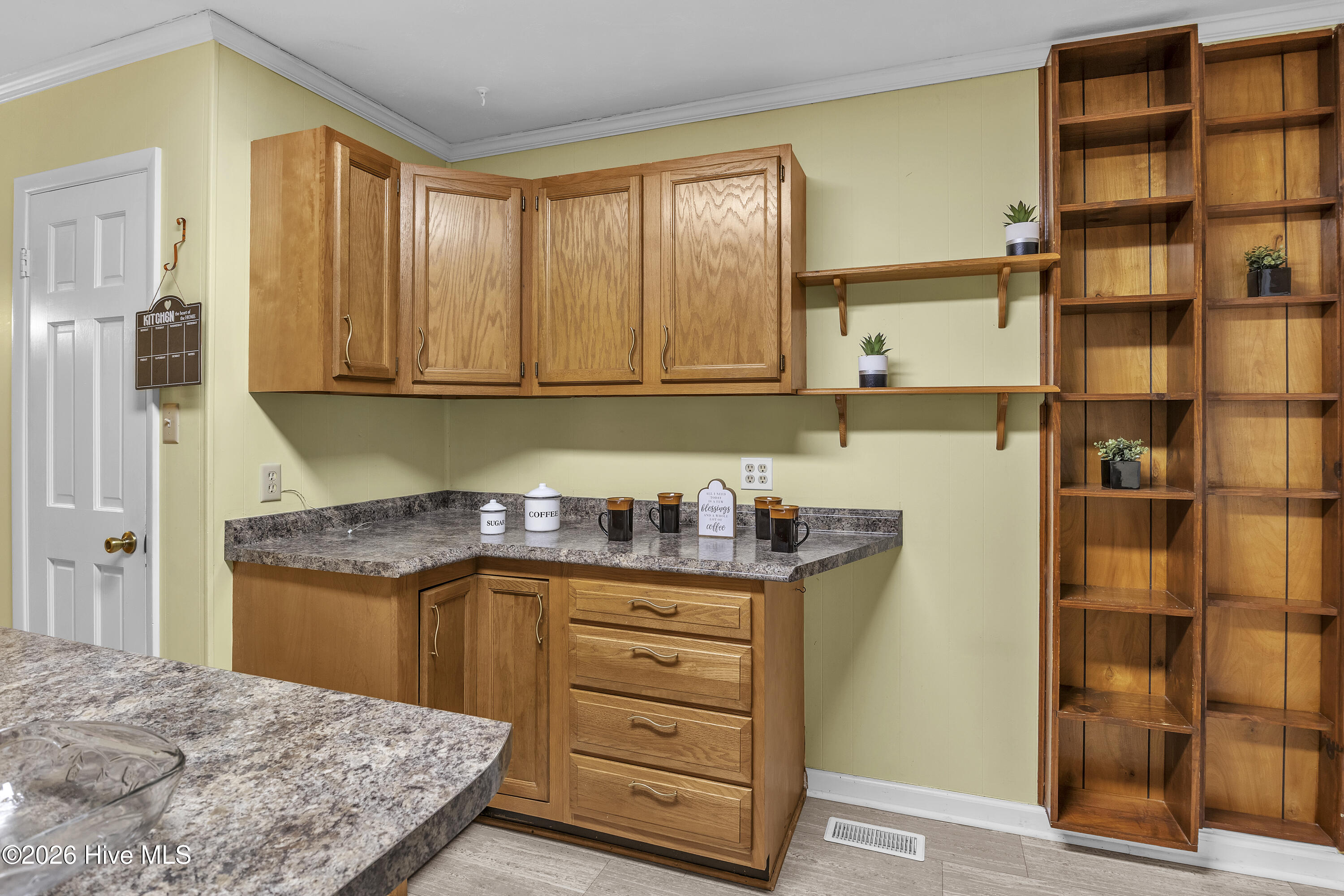 100555841 | Photo 23