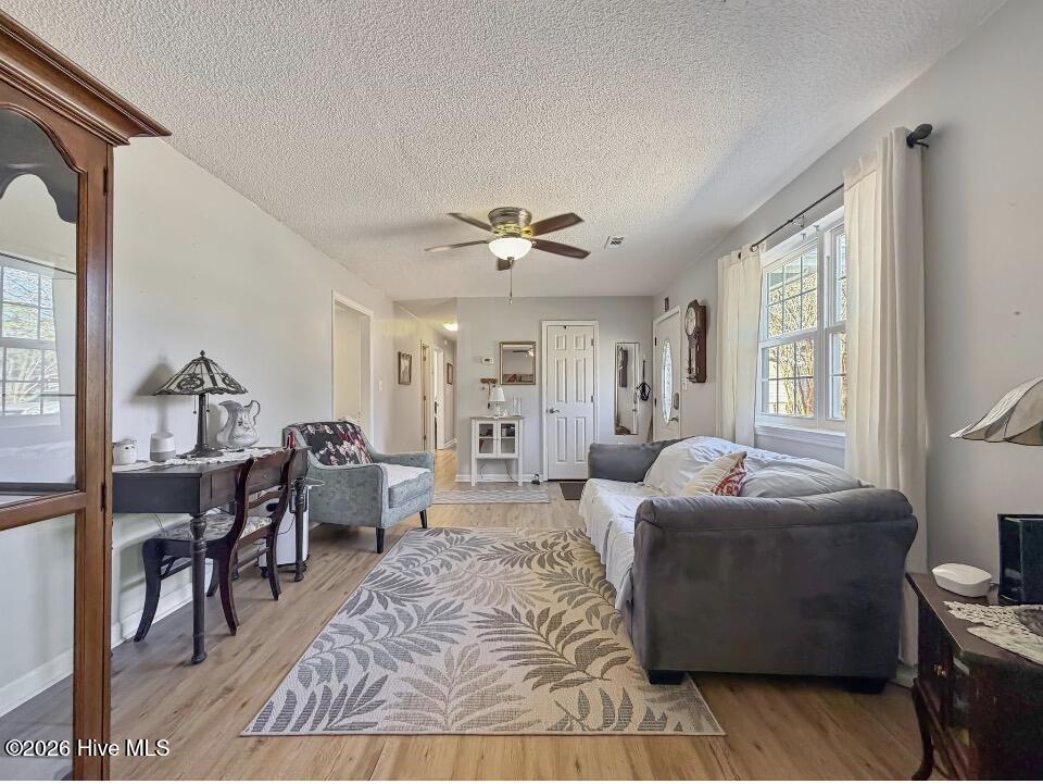 100549089 | Photo 16