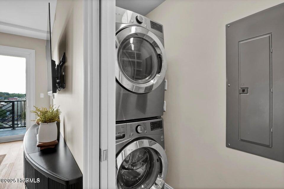 100526322 | Photo 30