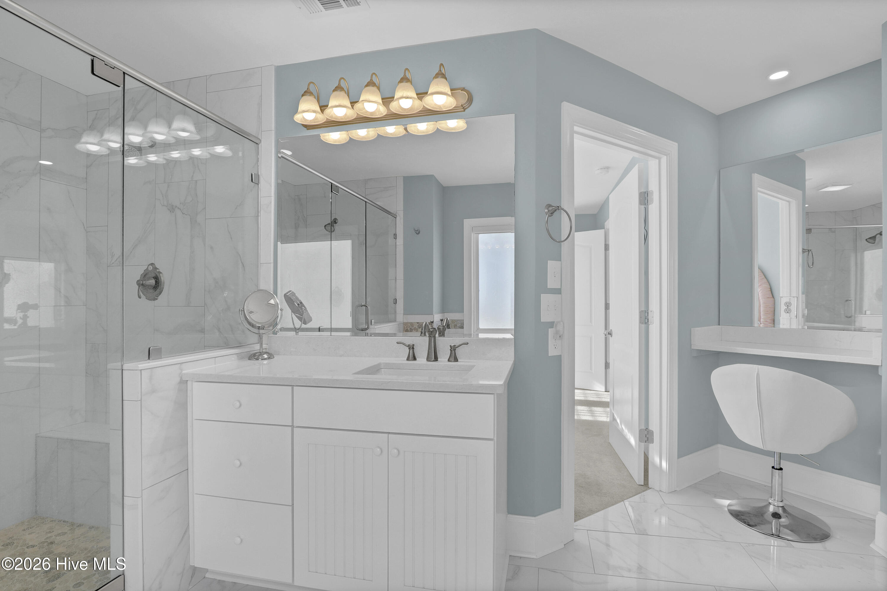 100559155 | Photo 35