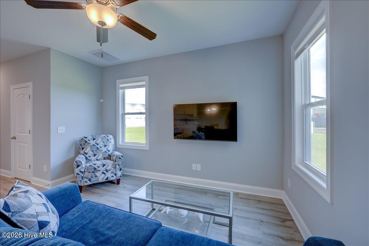 100567041 | Photo 11