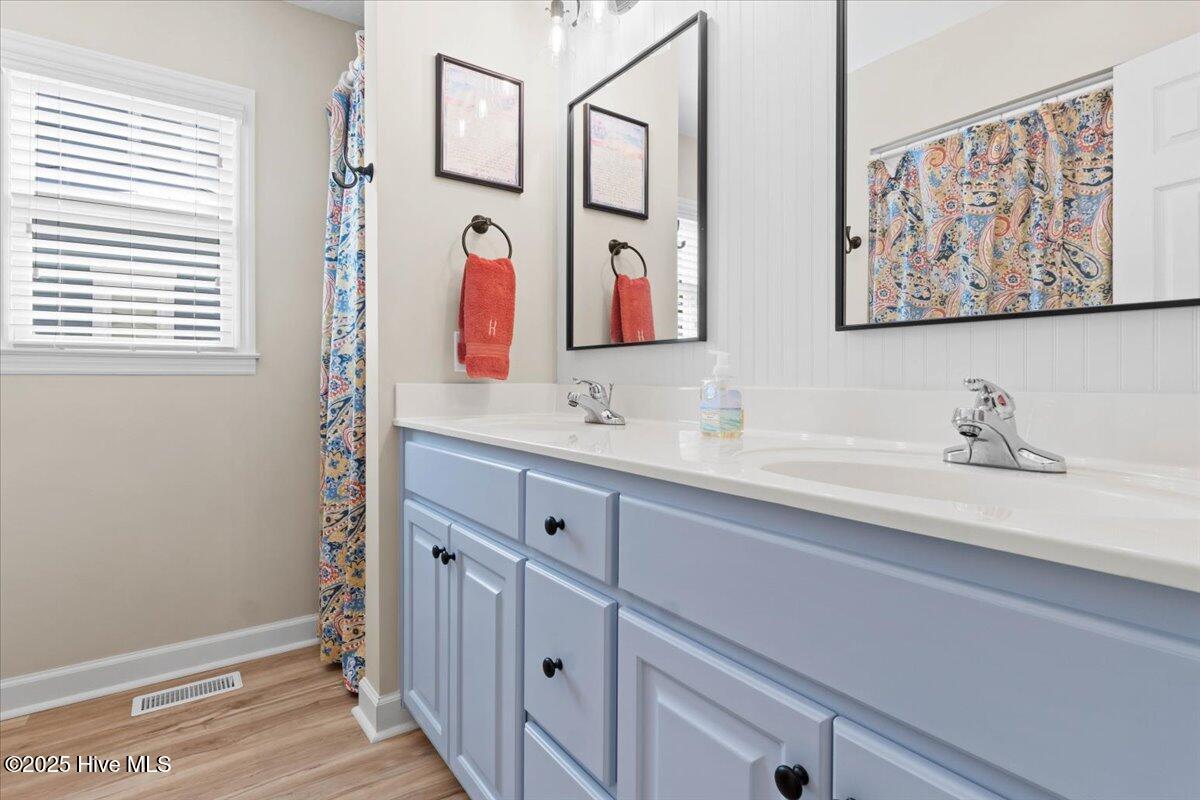 100548122 | Photo 23