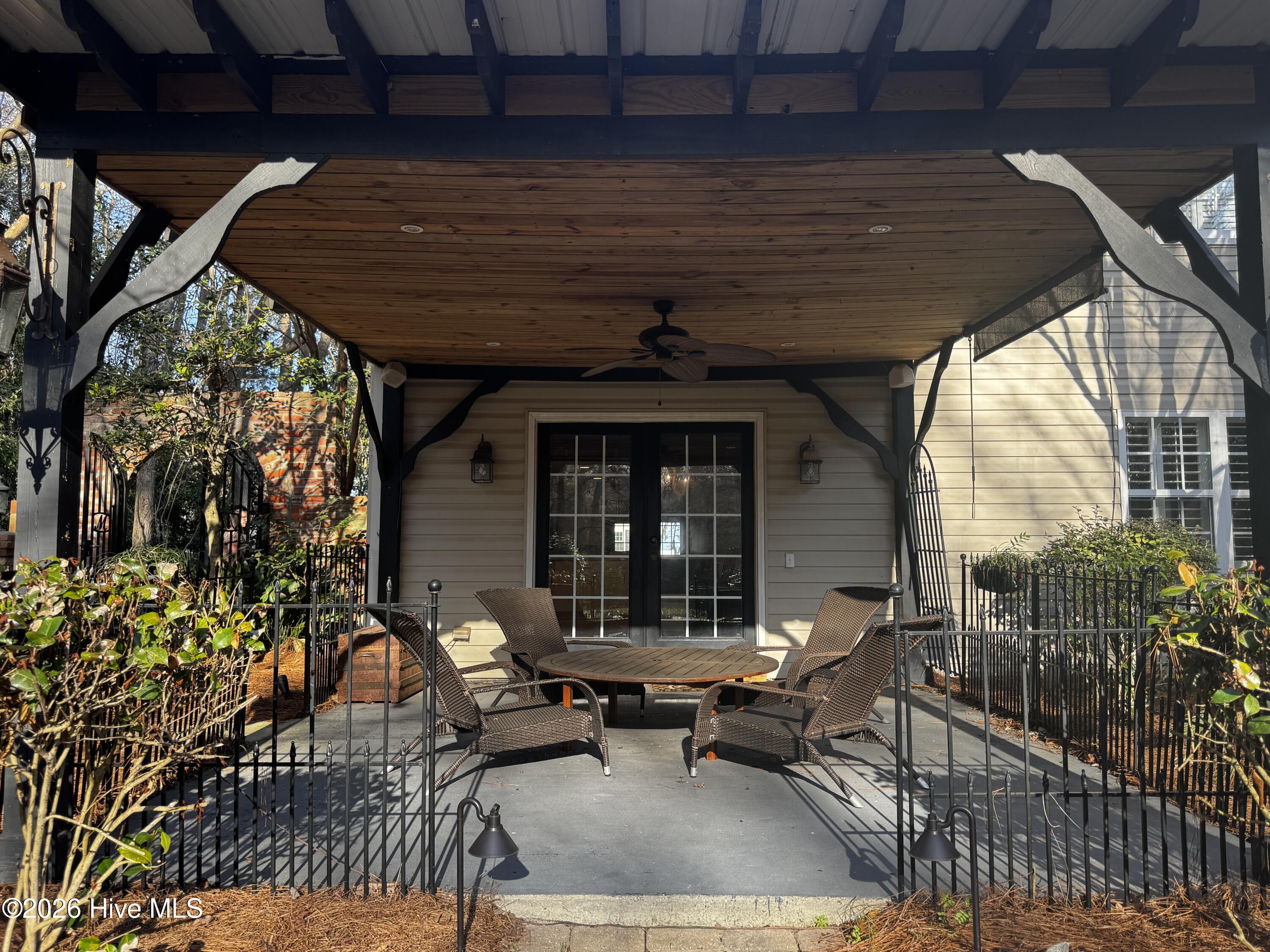 100558799 | Photo 41