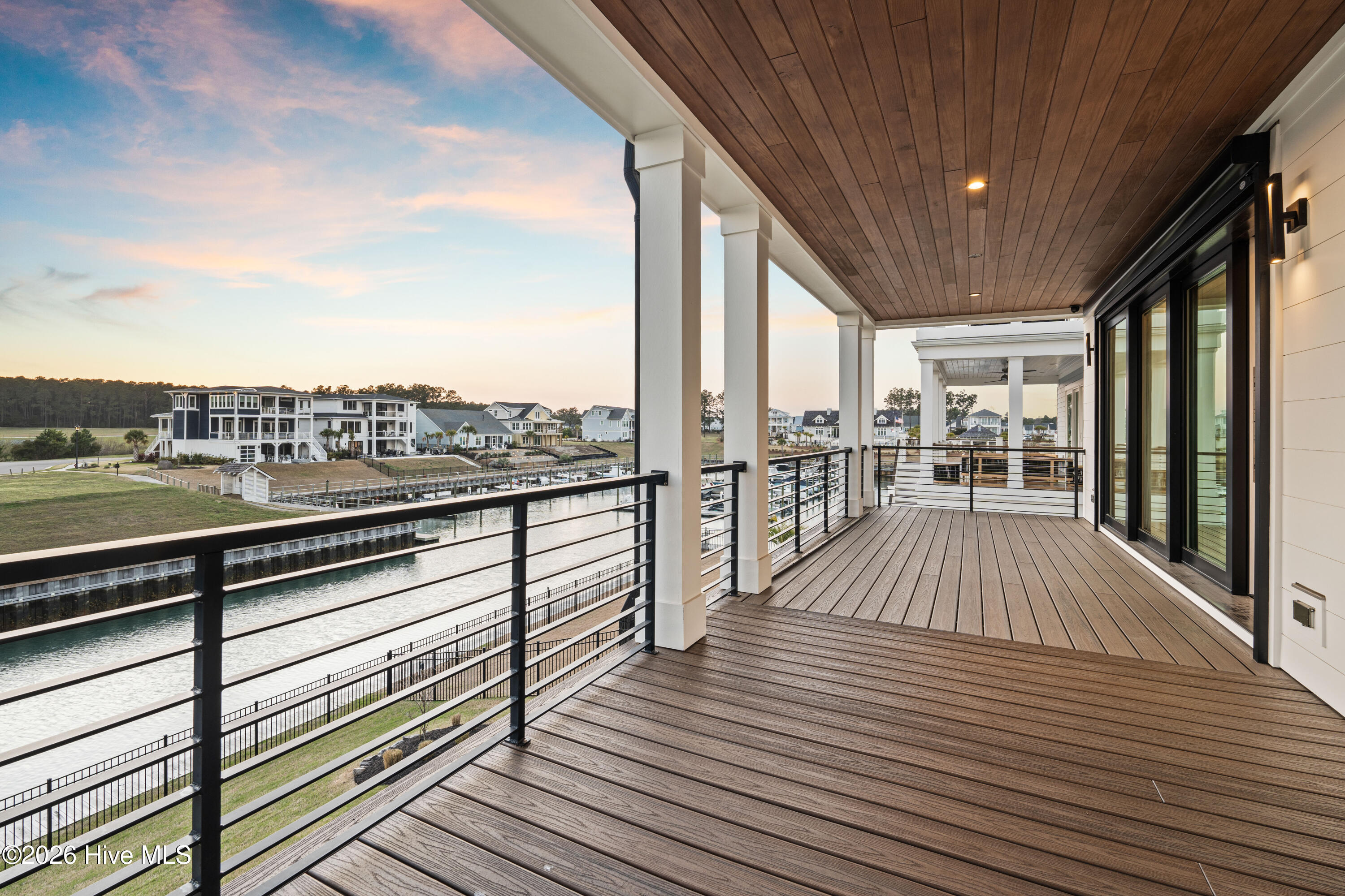 100567165 | Photo 44