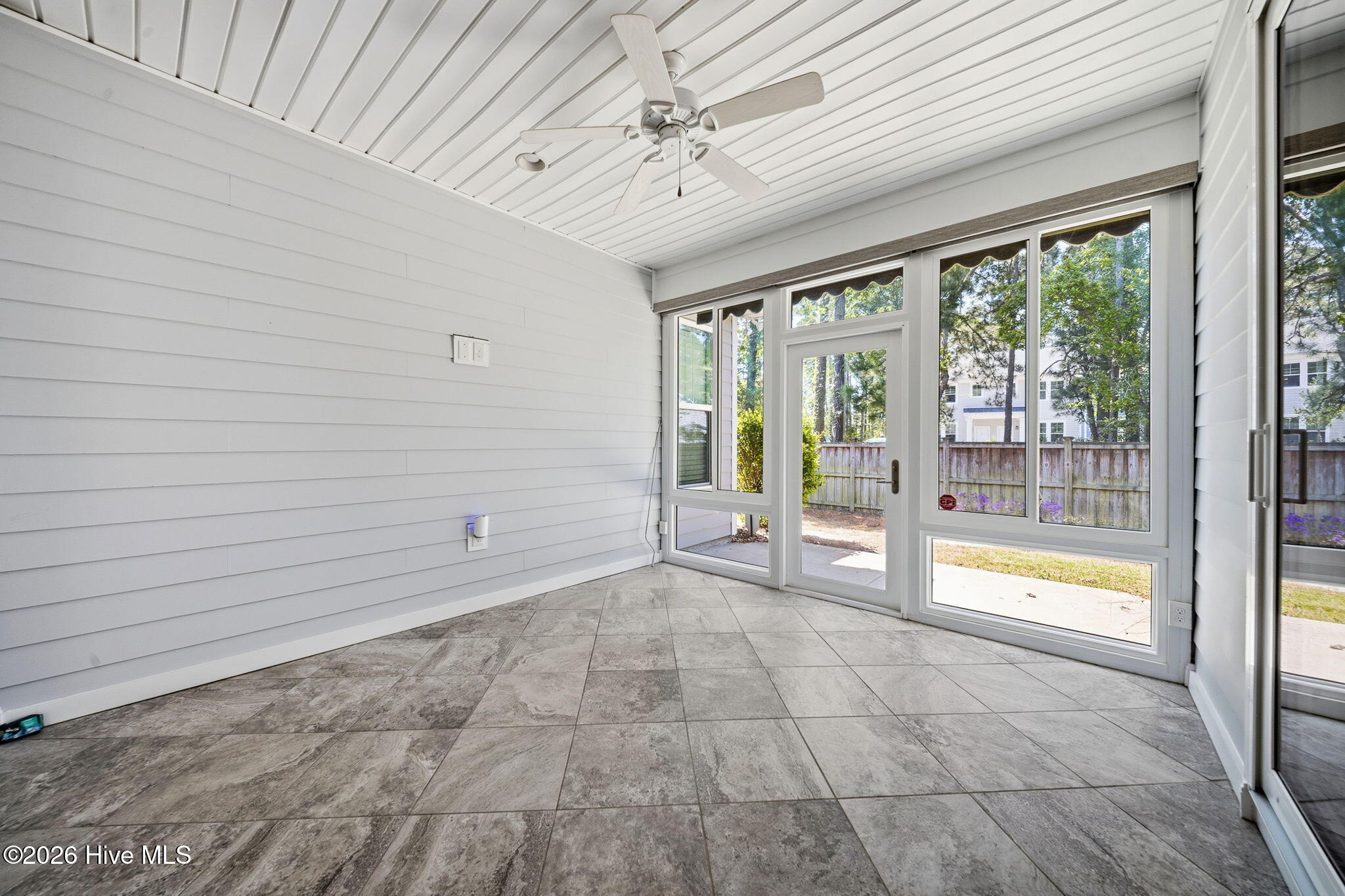 100567519 | Photo 38