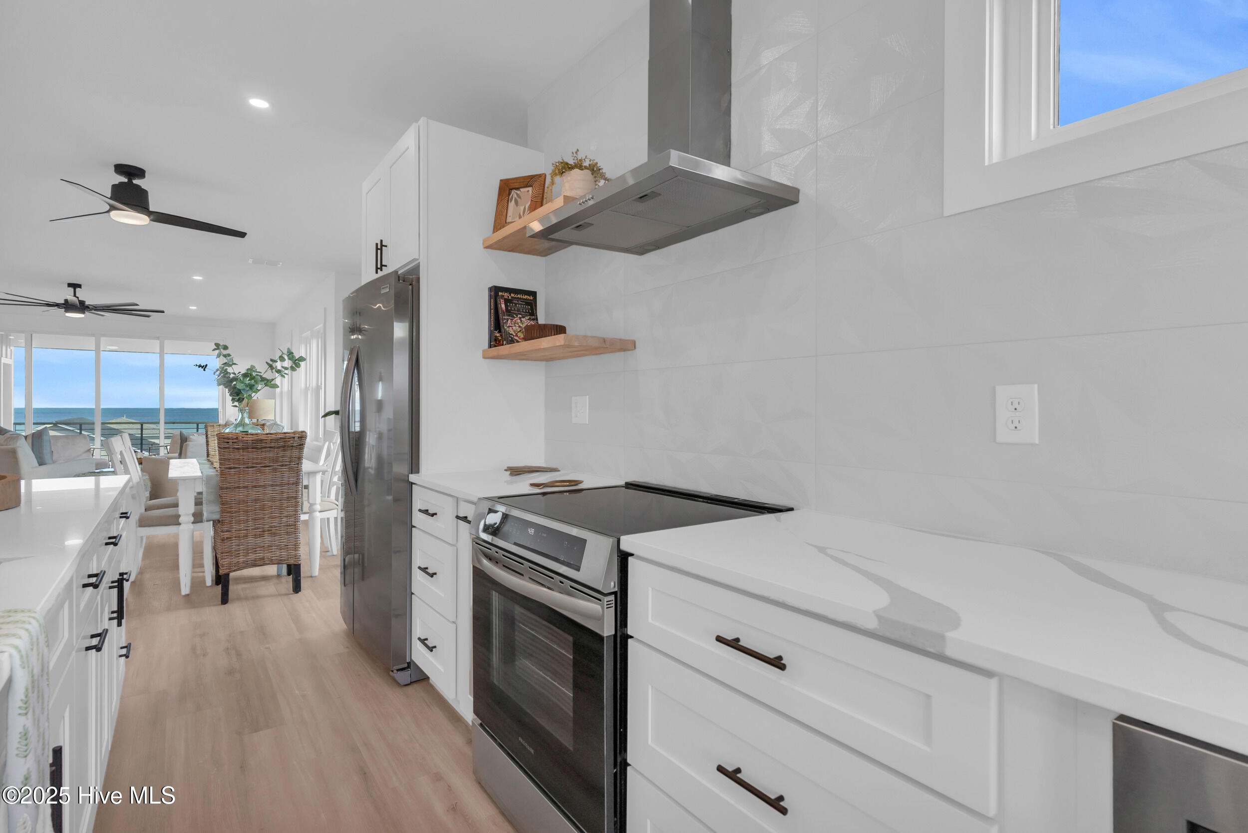 100535218 | Photo 18