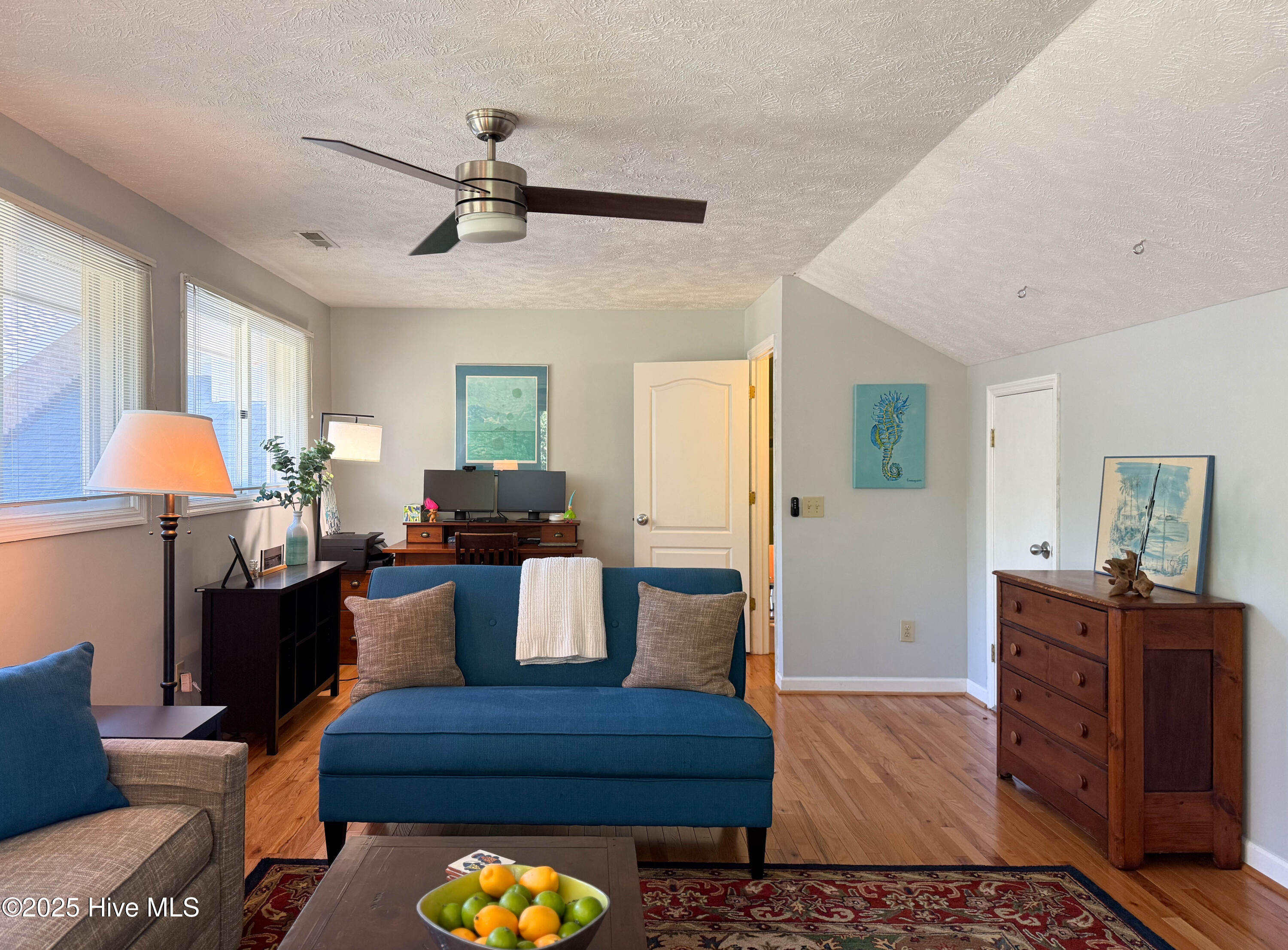 100538841 | Photo 55