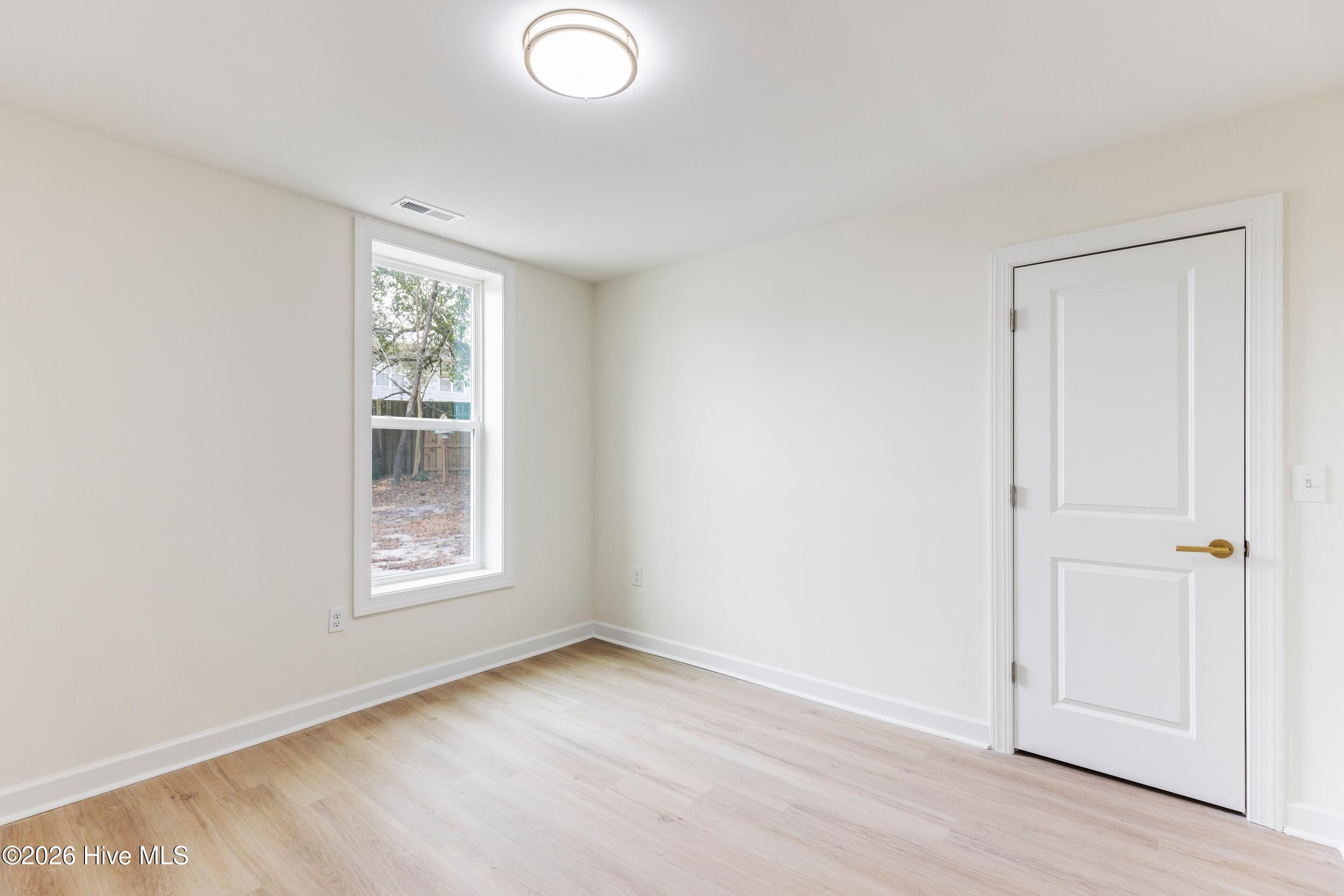 100549199 | Photo 26