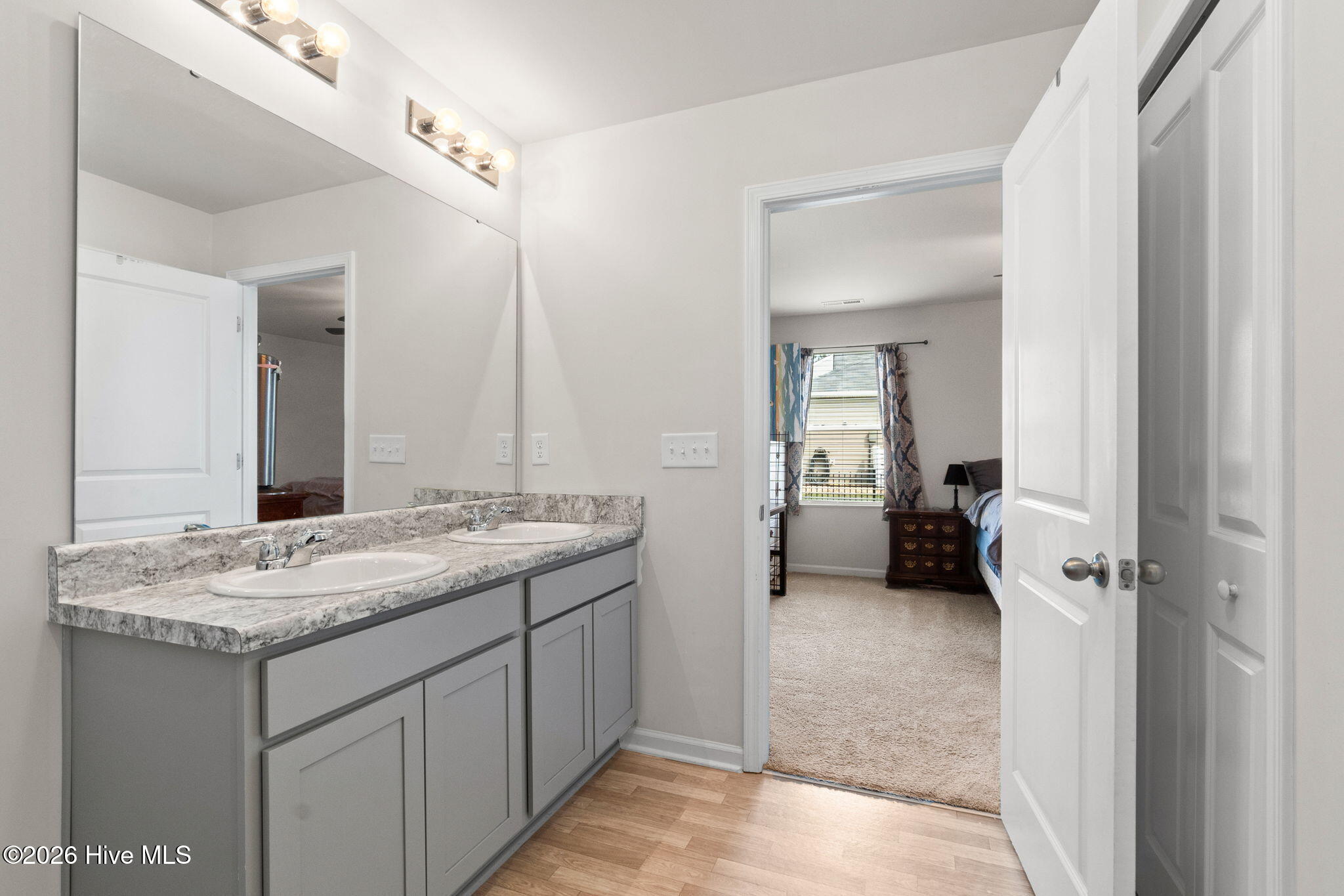 100560384 | Photo 14