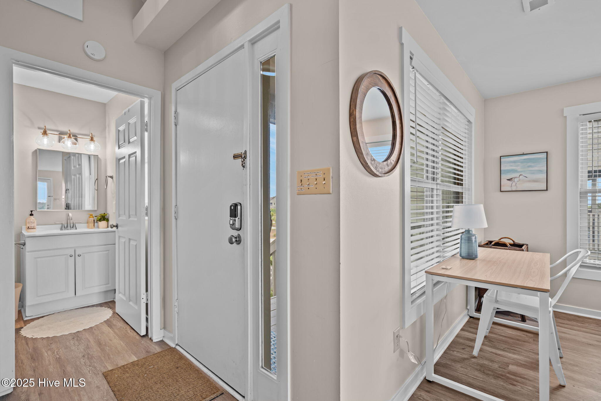 100540801 | Photo 11