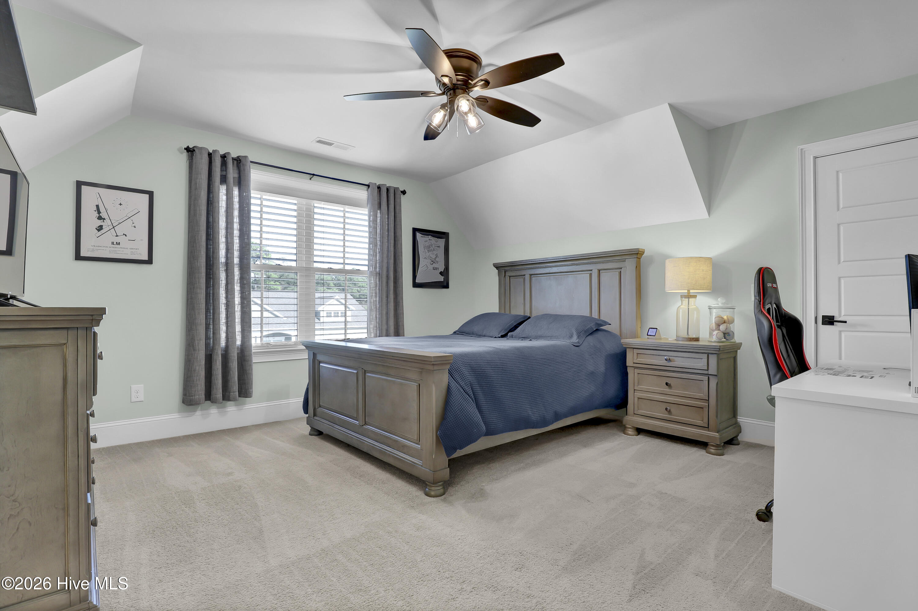 100558429 | Photo 41