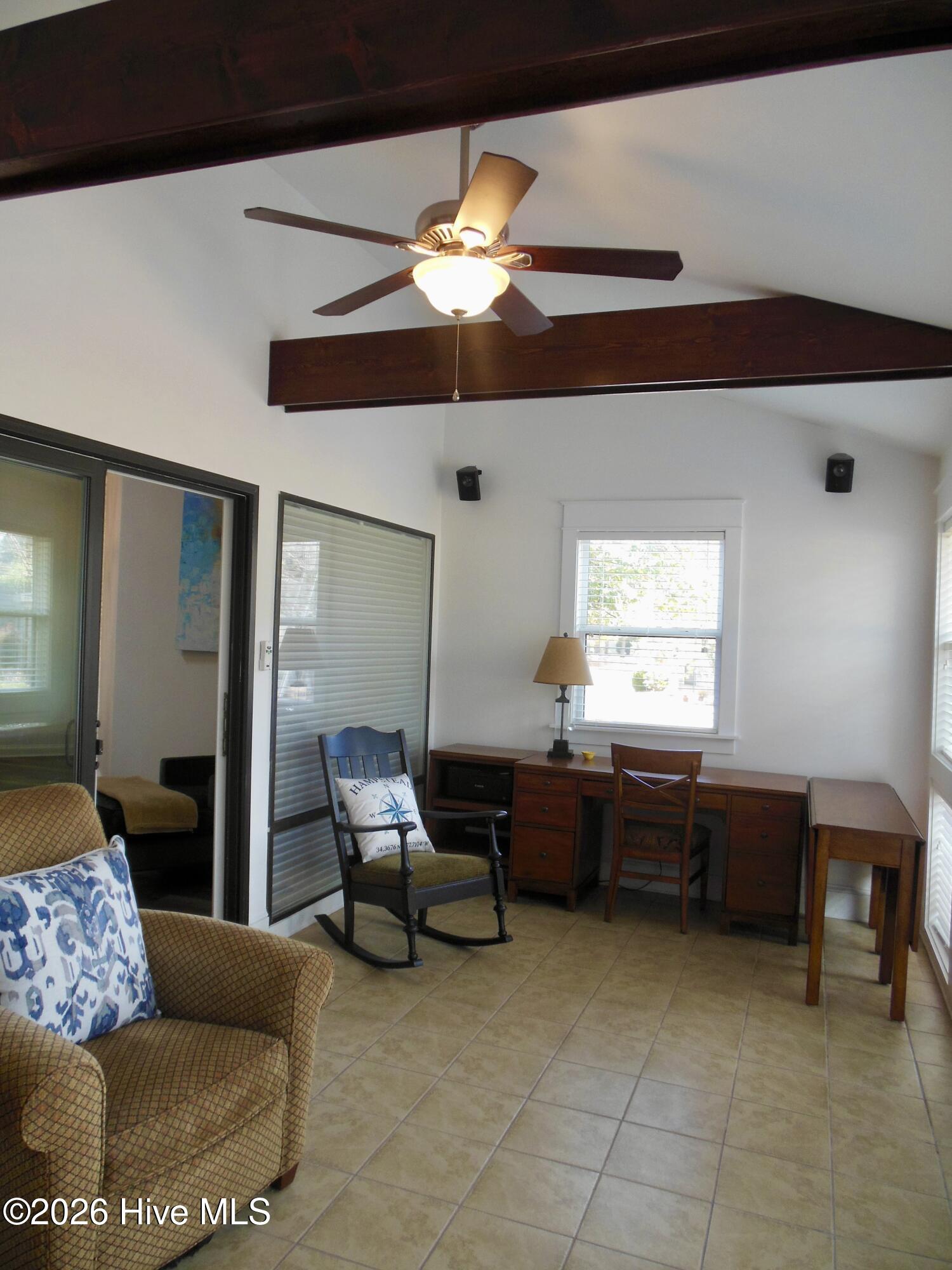 100559878 | Photo 12