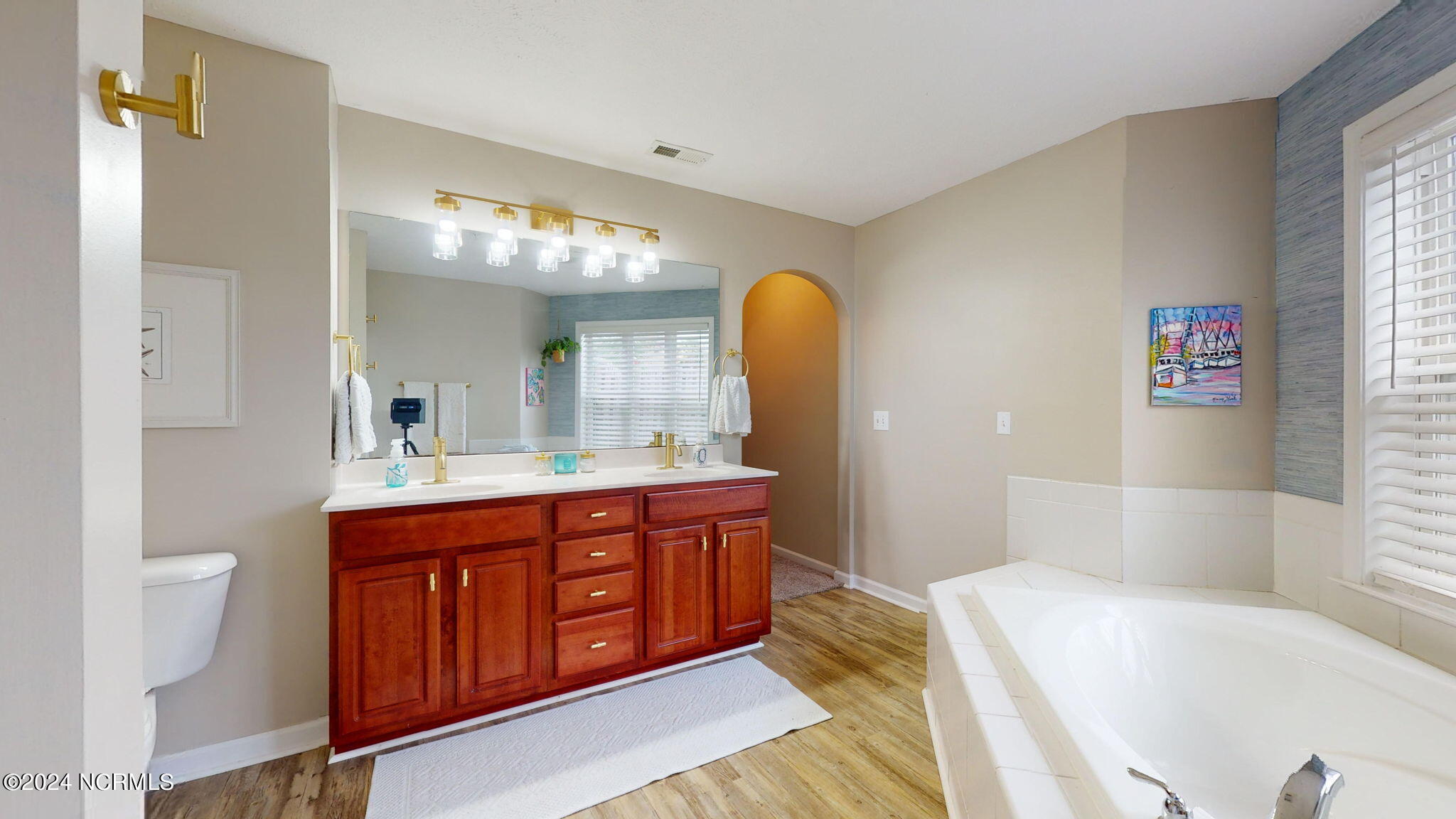 100537994 | Photo 22