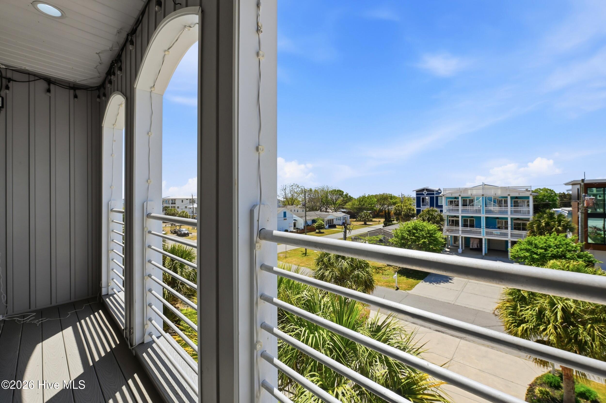 100568408 | Photo 38