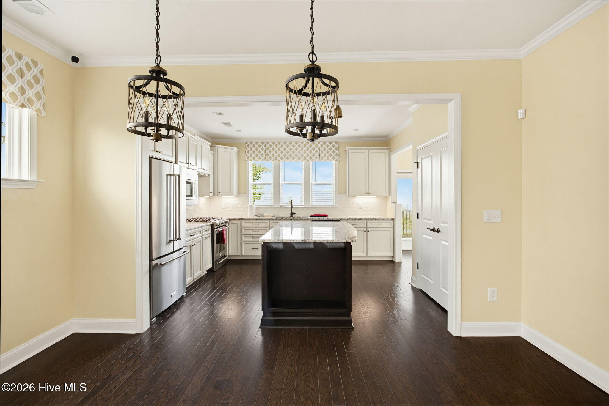 100567732 | Photo 11