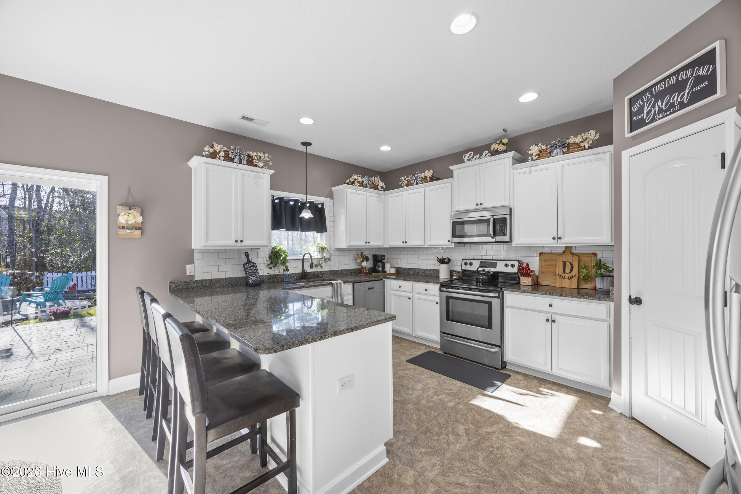 313 Bear Run, Maple Hill, NC 28454 – photo 22: 27_kitchen