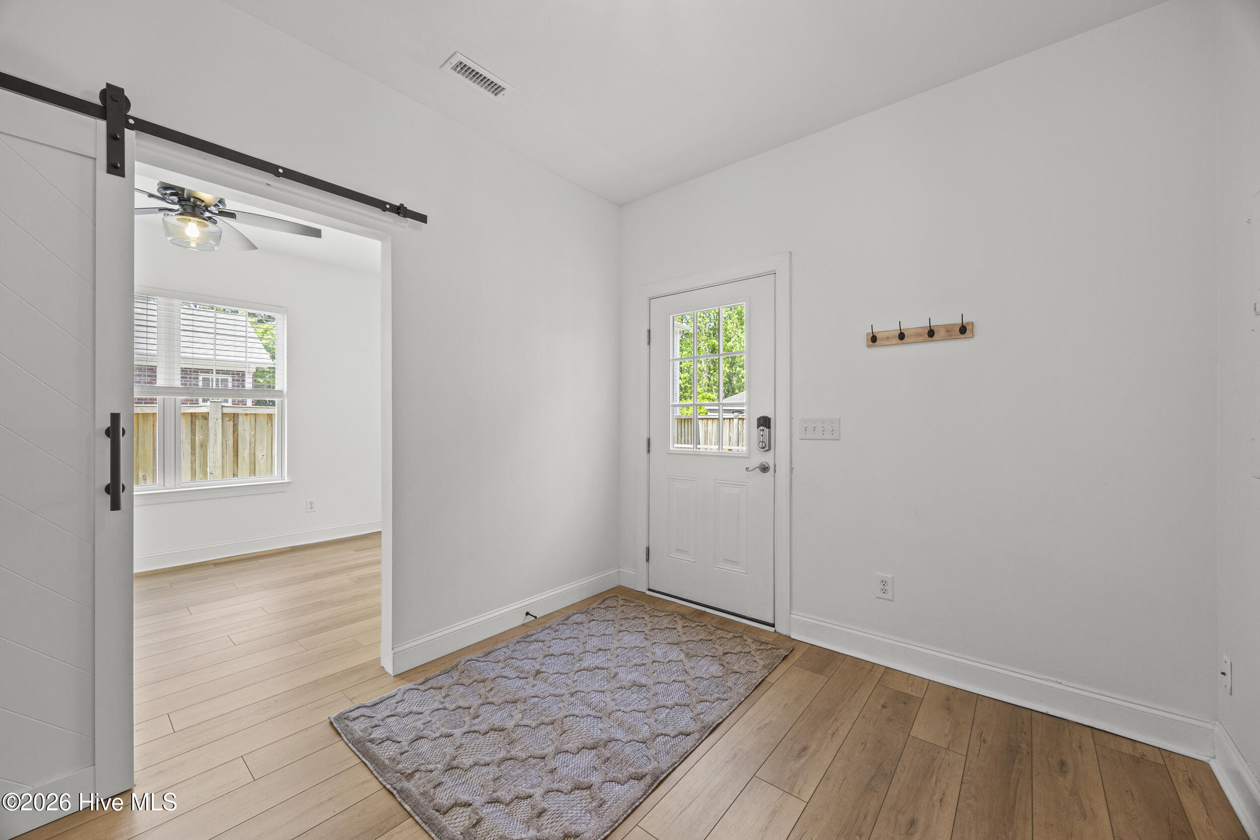 100567913 | Photo 21