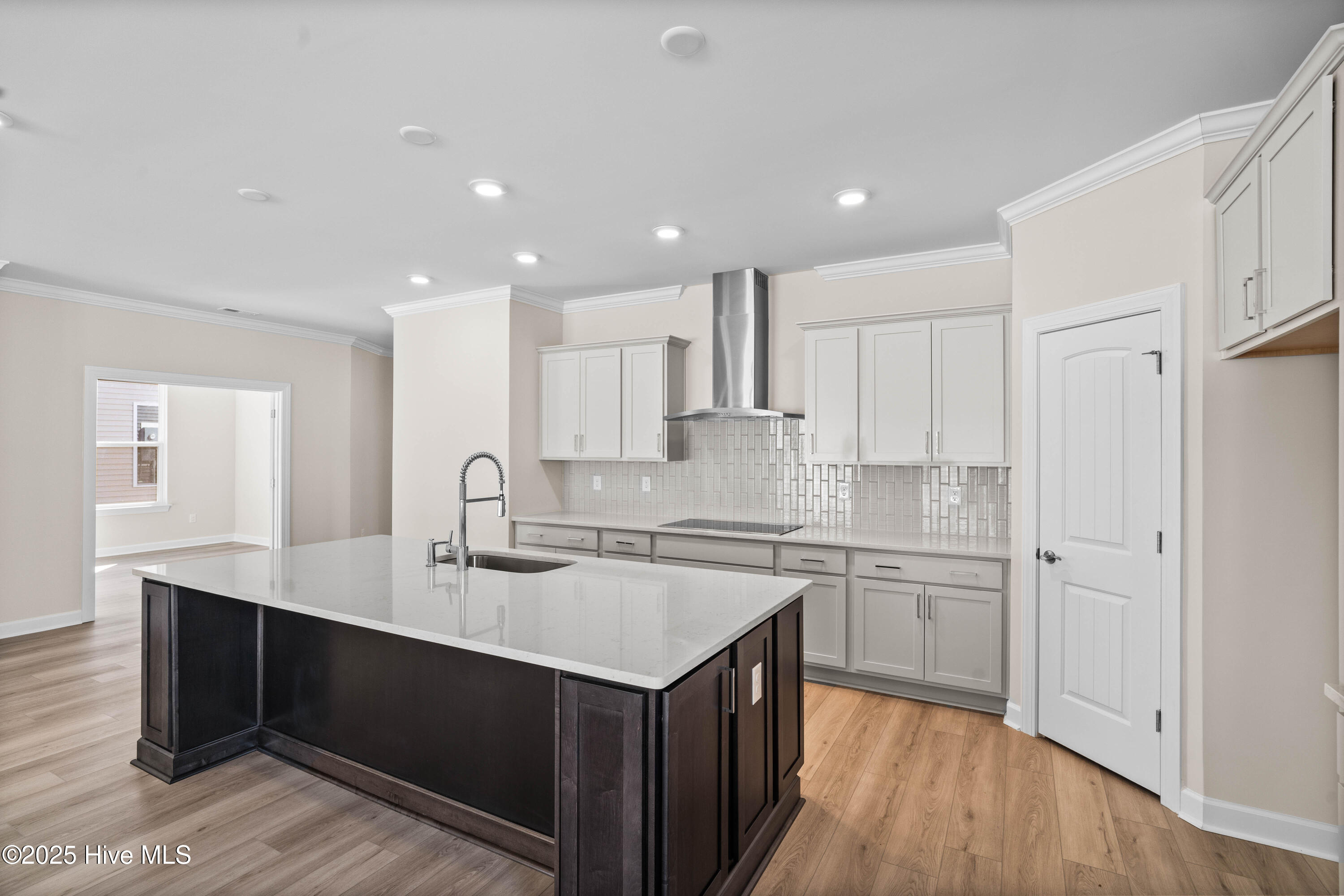 100499667 | Photo 16