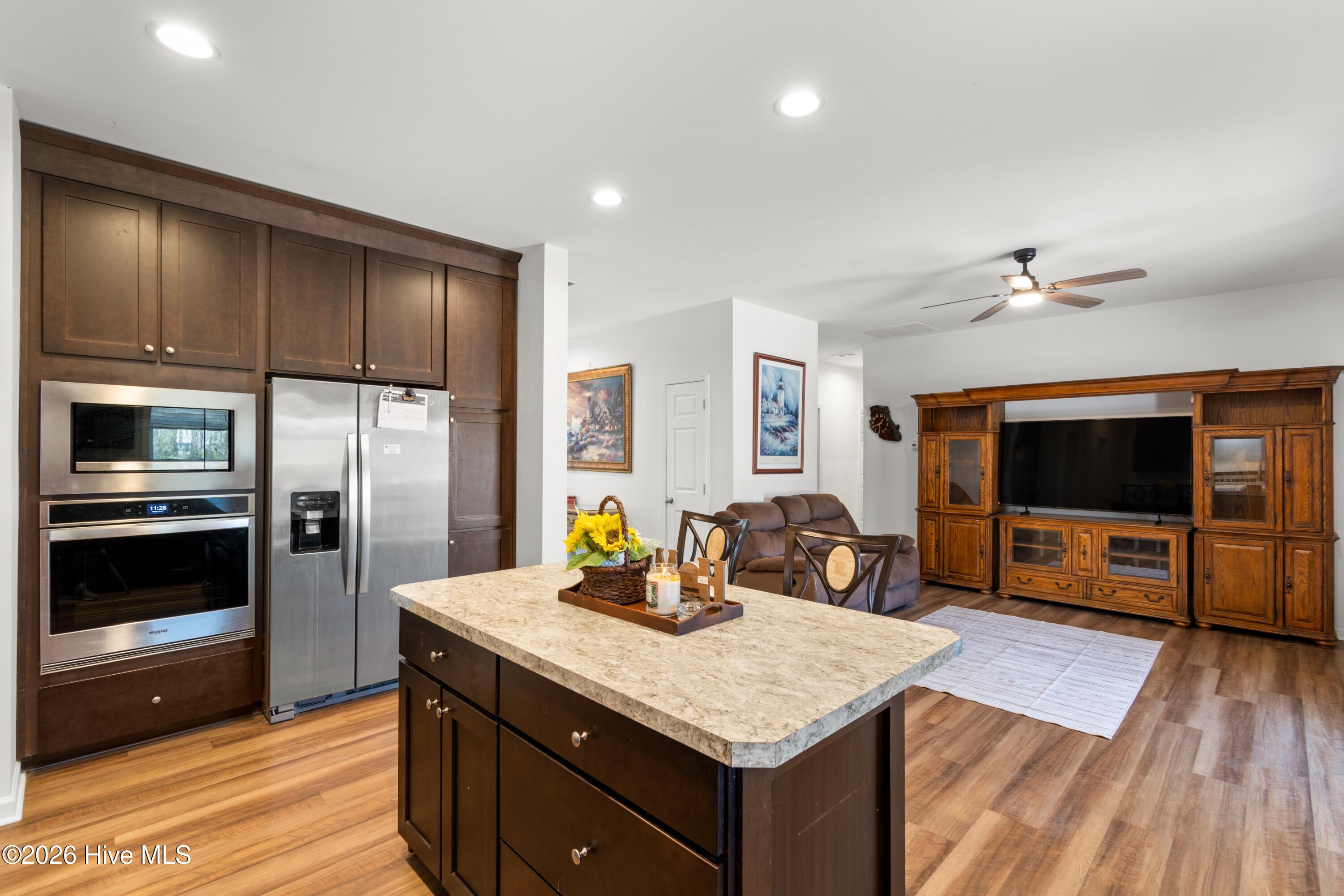 100556828 | Photo 11