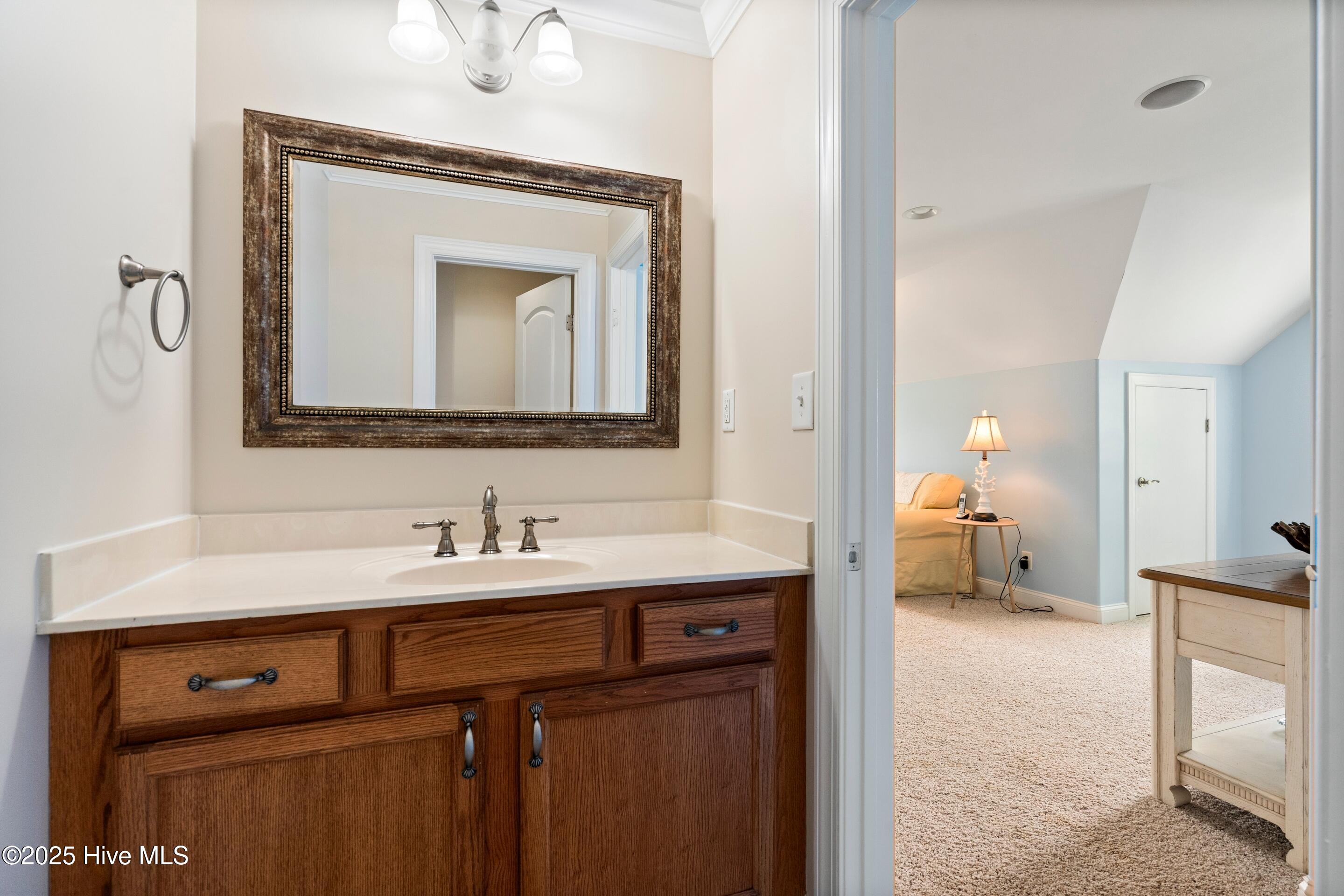 100518438 | Photo 47