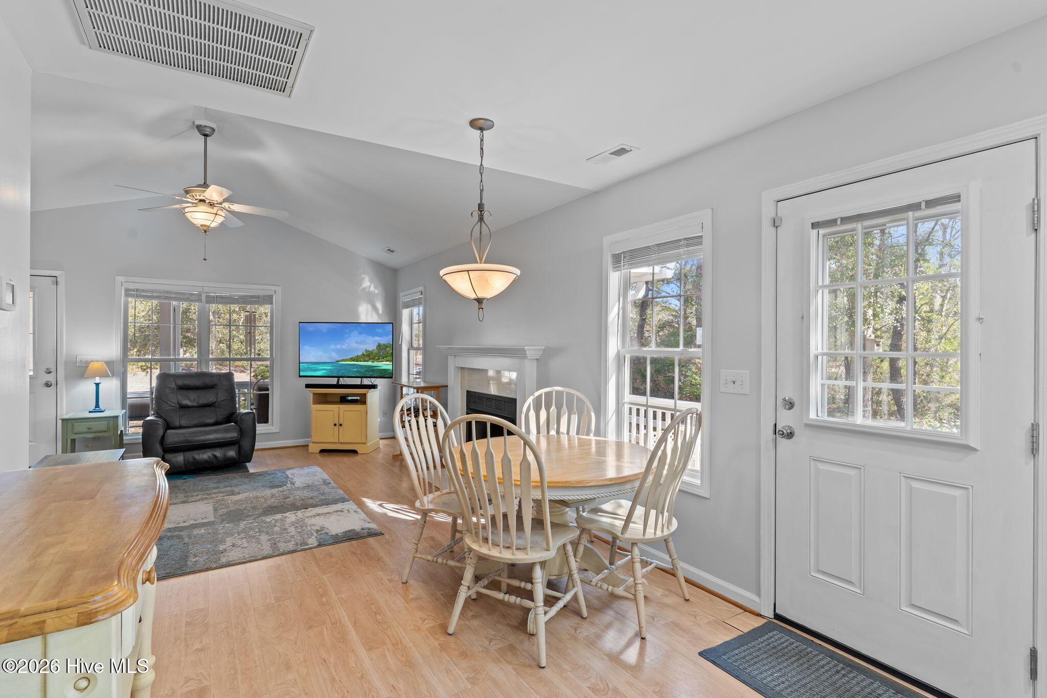 100546550 | Photo 16