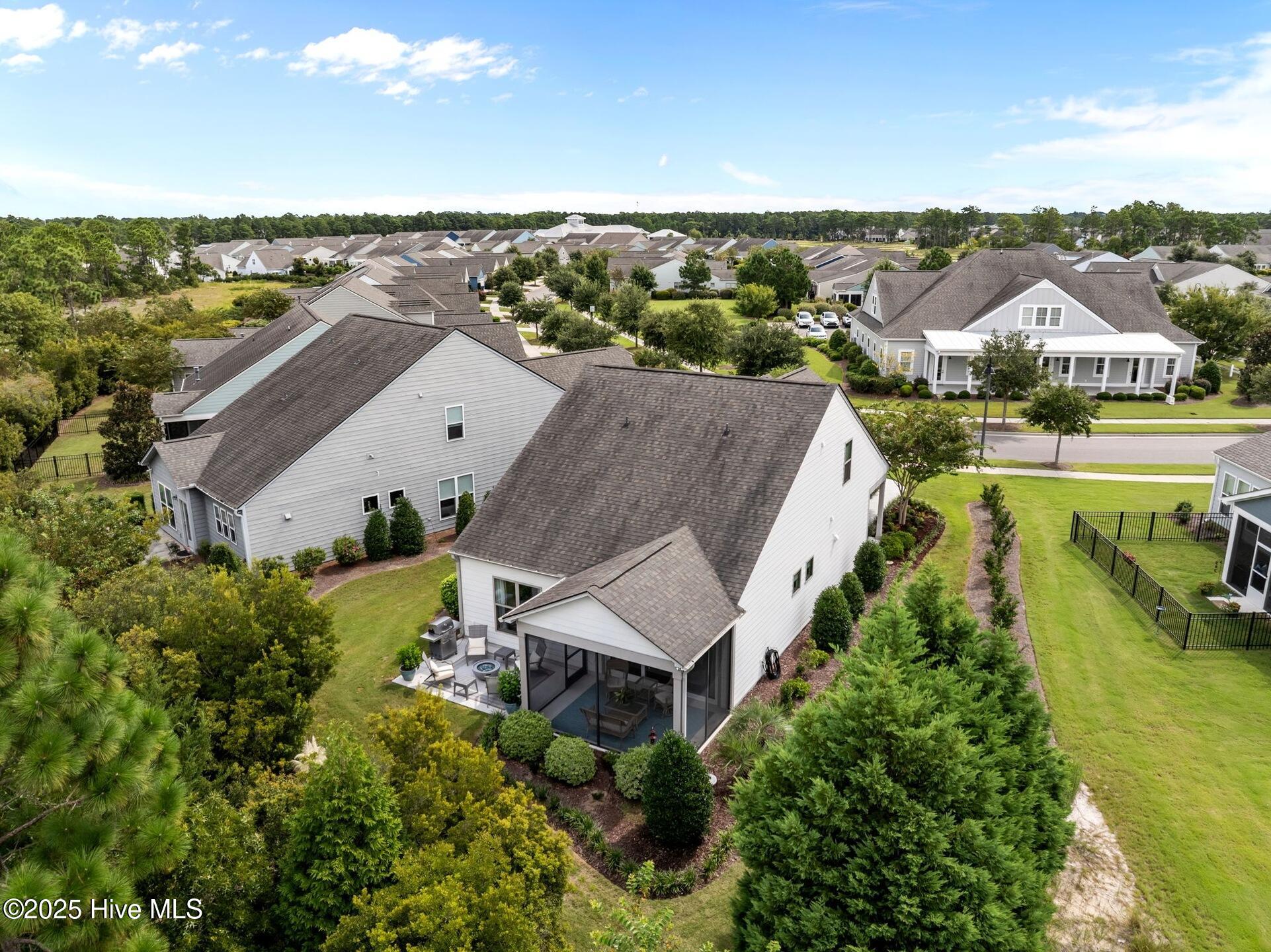 100528063 | Photo 47