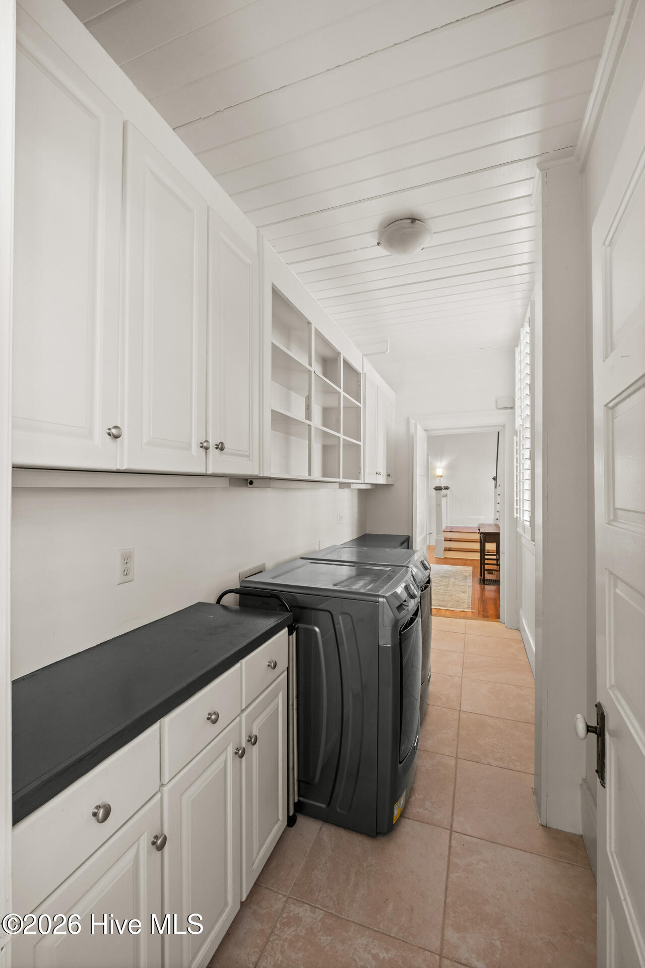 100556093 | Photo 21