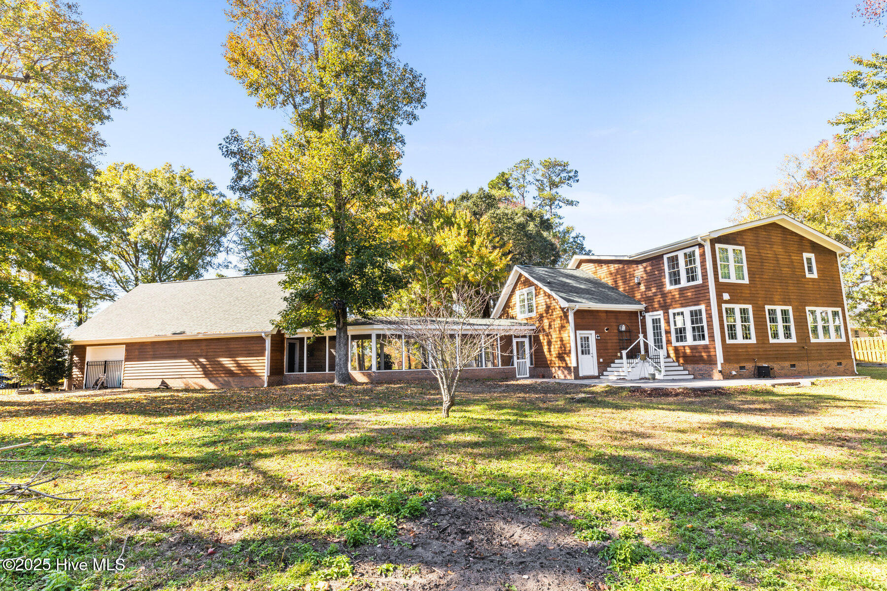 100542289 | Photo 46