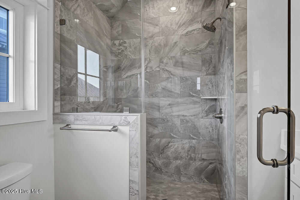 100507962 | Photo 34