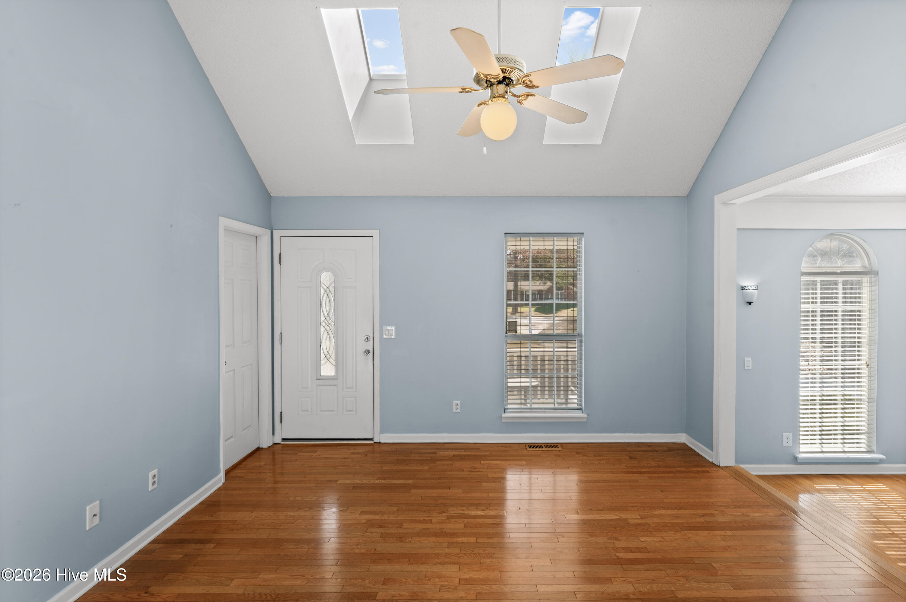 100558739 | Photo 14