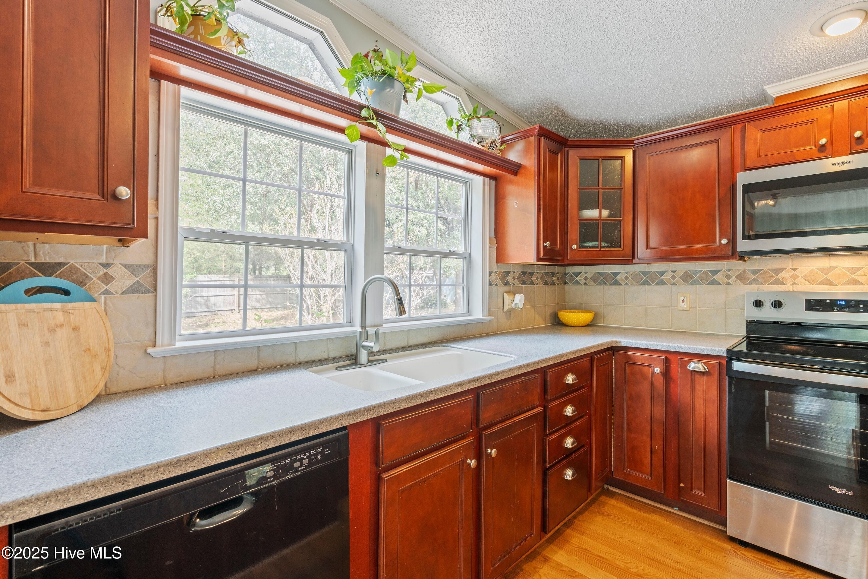 100535667 | Photo 21