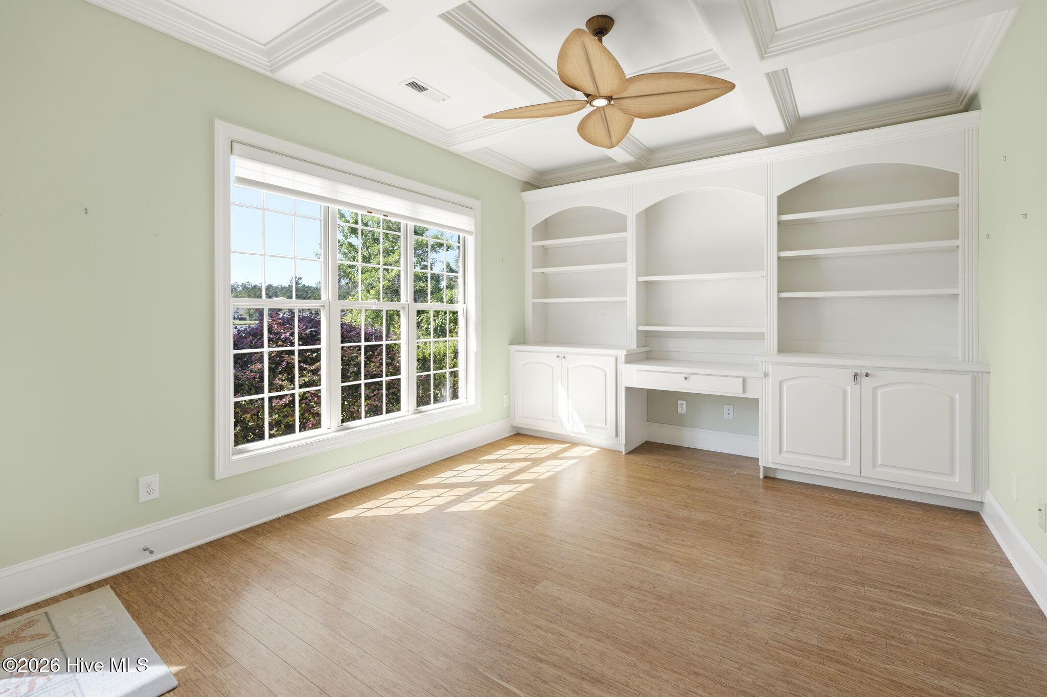 100568183 | Photo 19