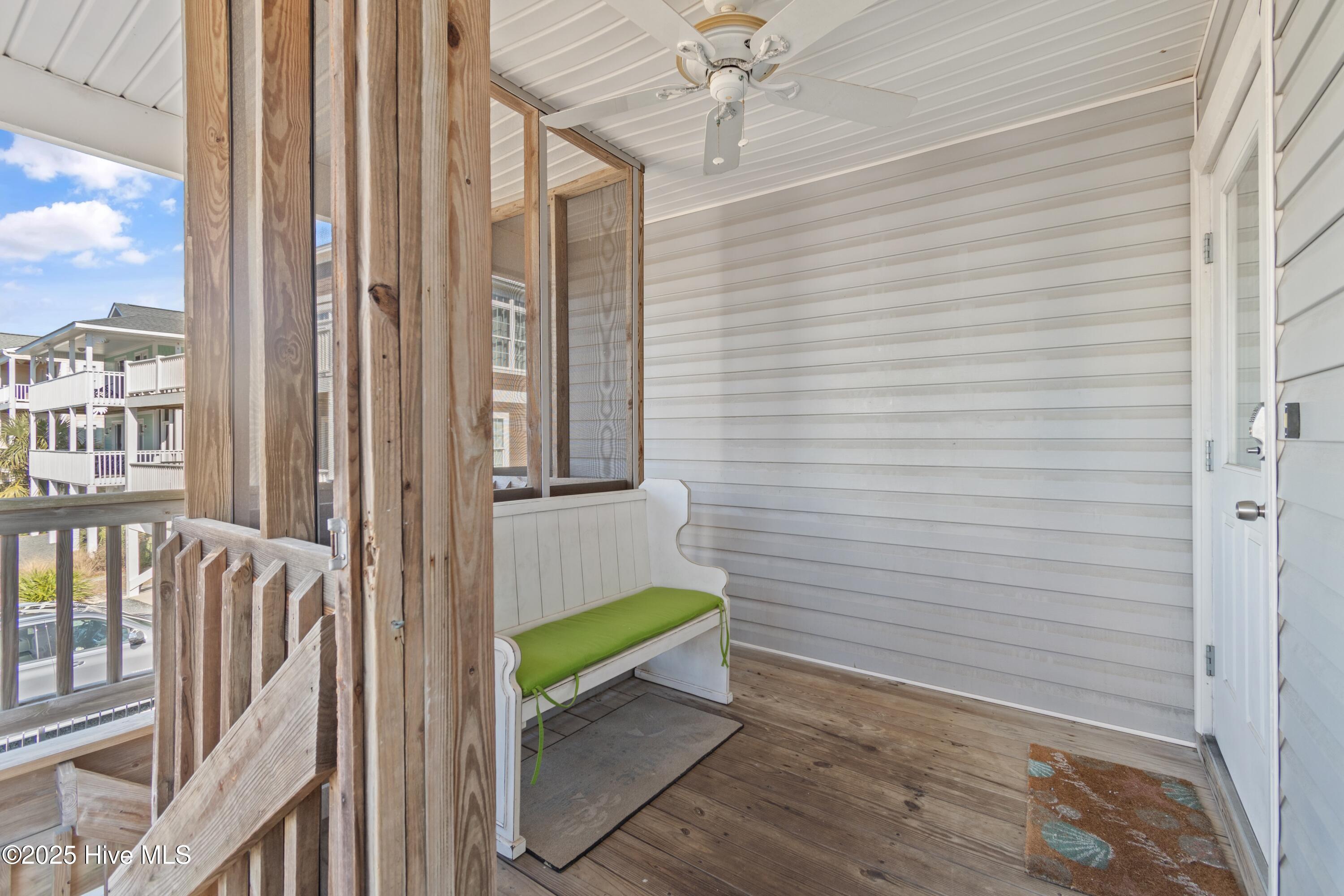 100558310 | Photo 19