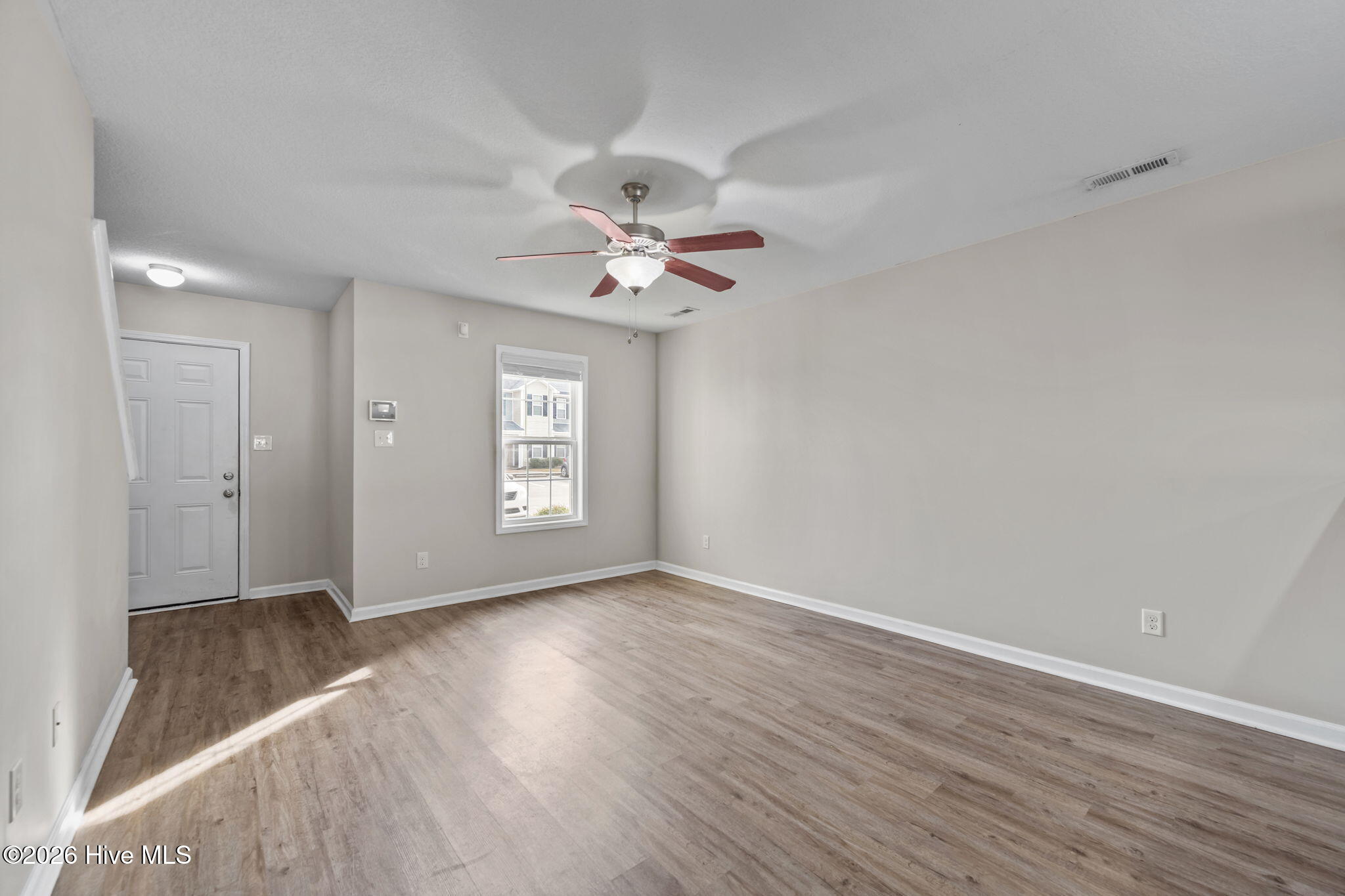 100549105 | Photo 32