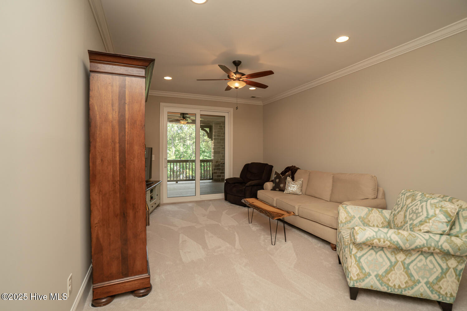 100514685 | Photo 44