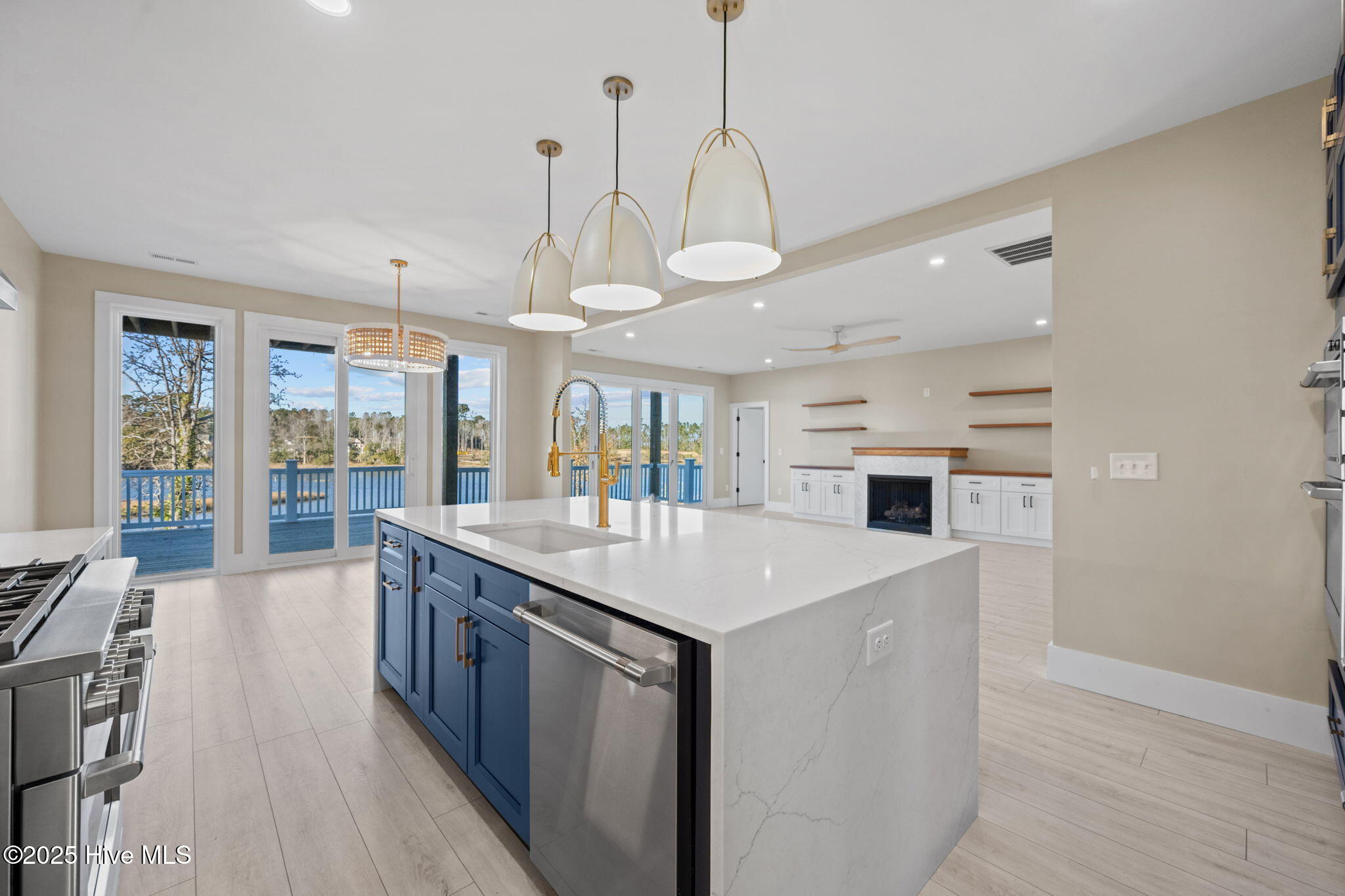 100547090 | Photo 28