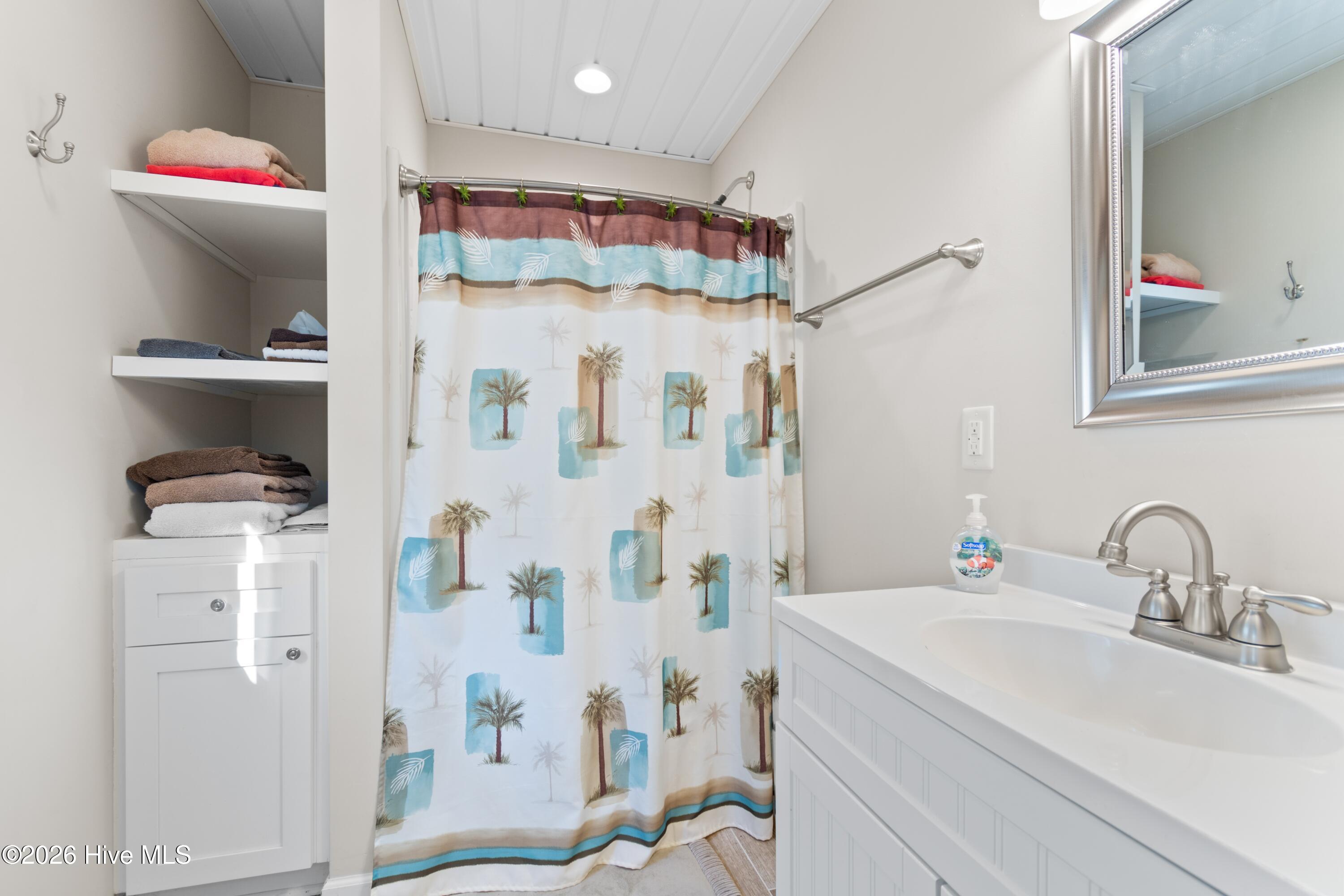 100561293 | Photo 41