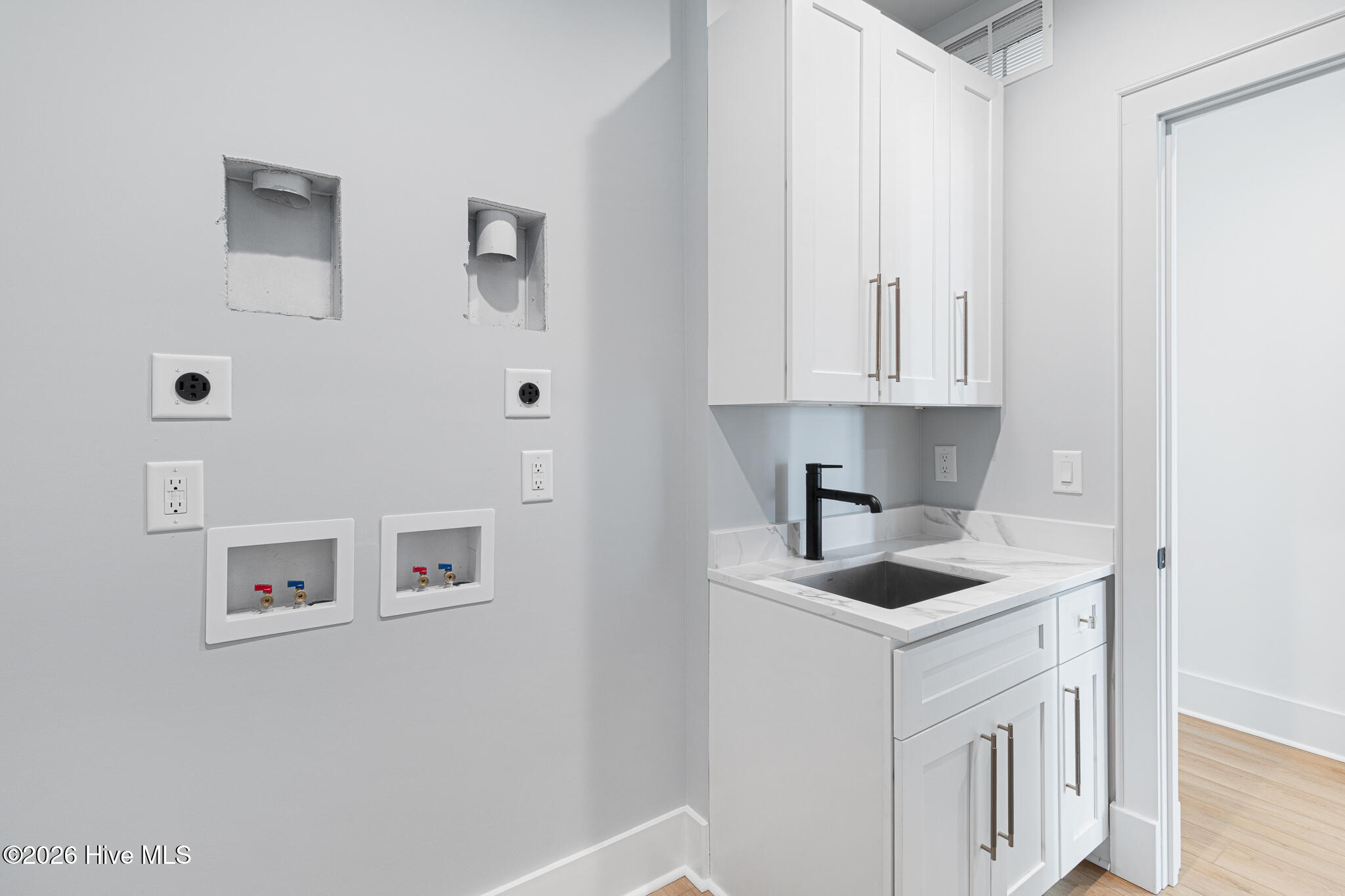 100556926 | Photo 40