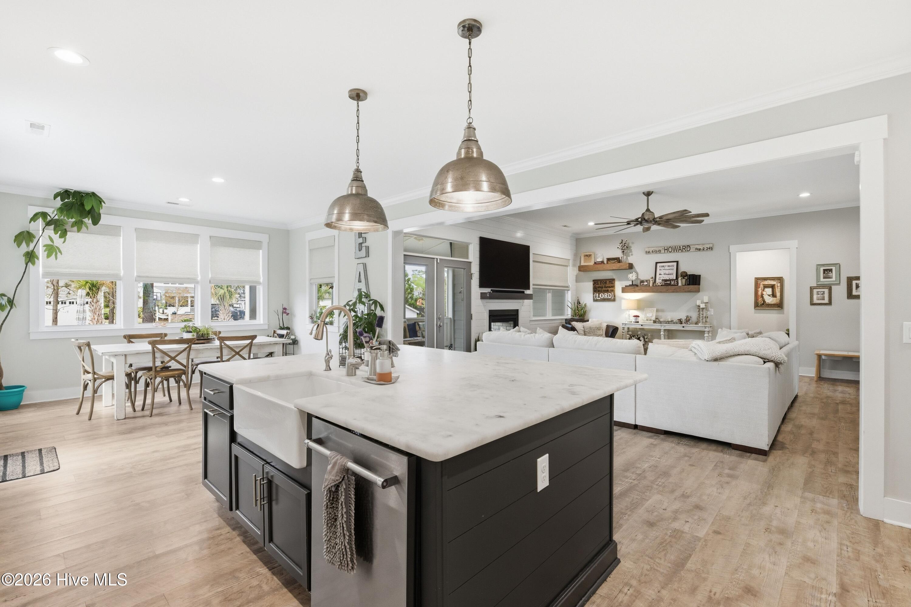 100564448 | Photo 22