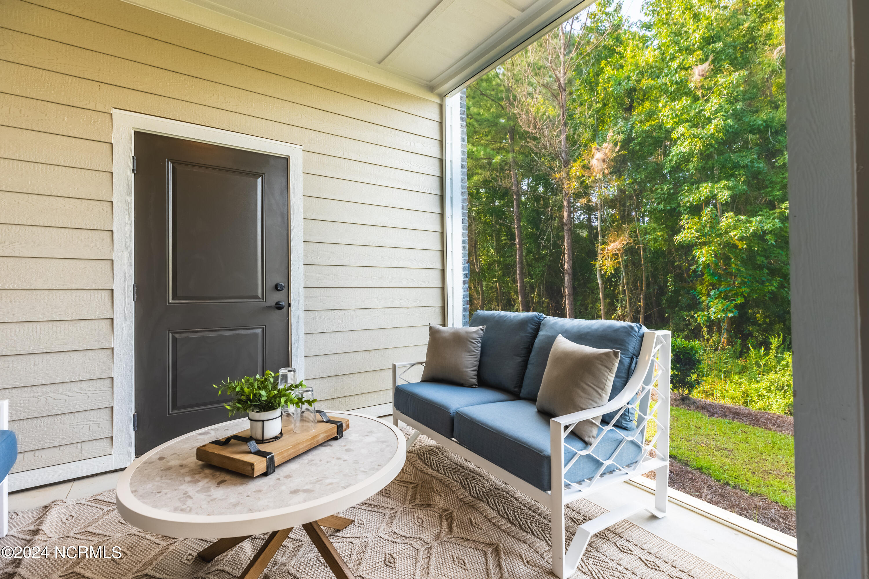 100547860 | Photo 28