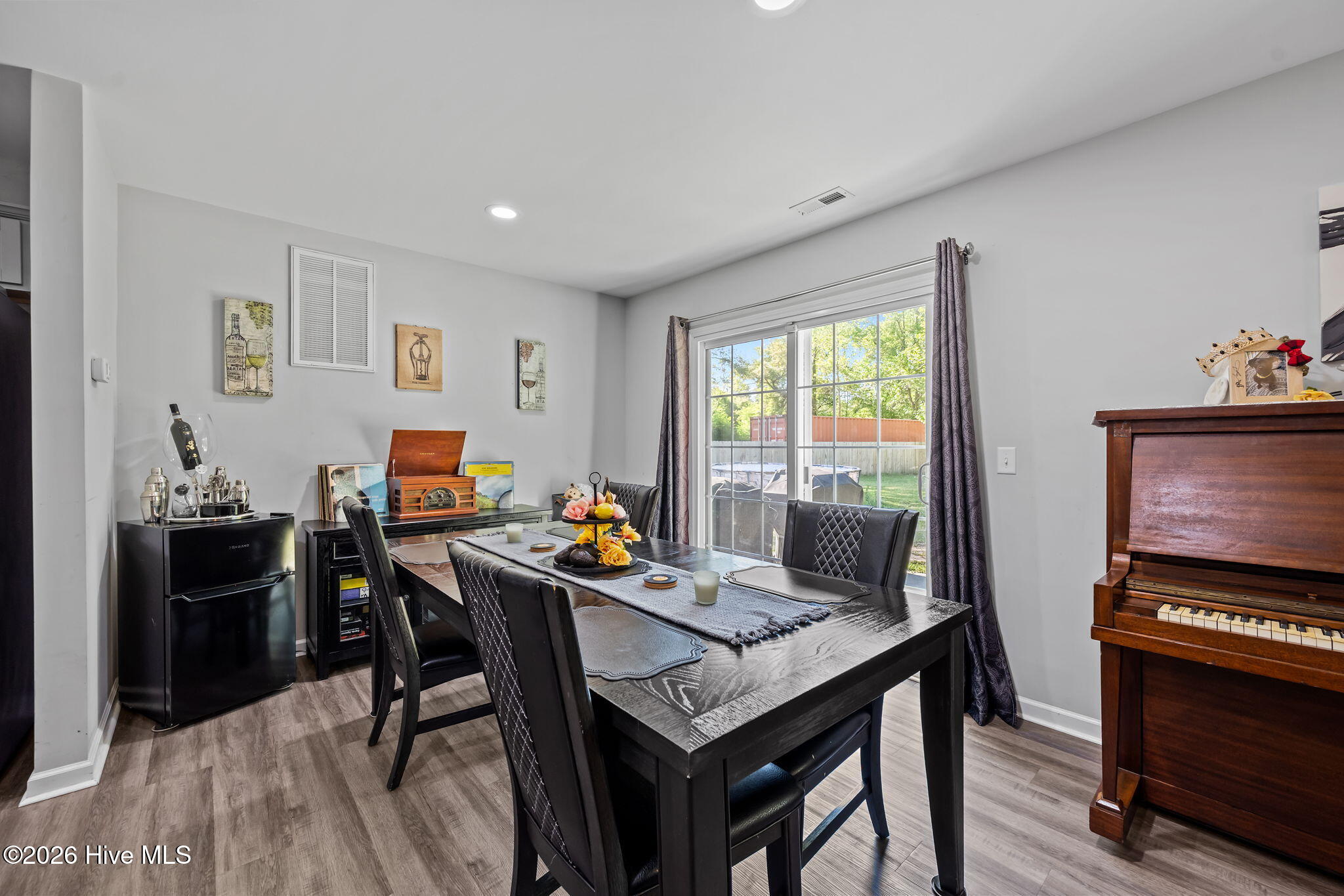 100567197 | Photo 11