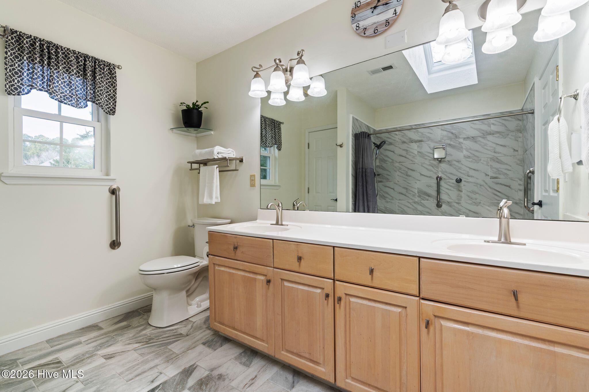 100550579 | Photo 26